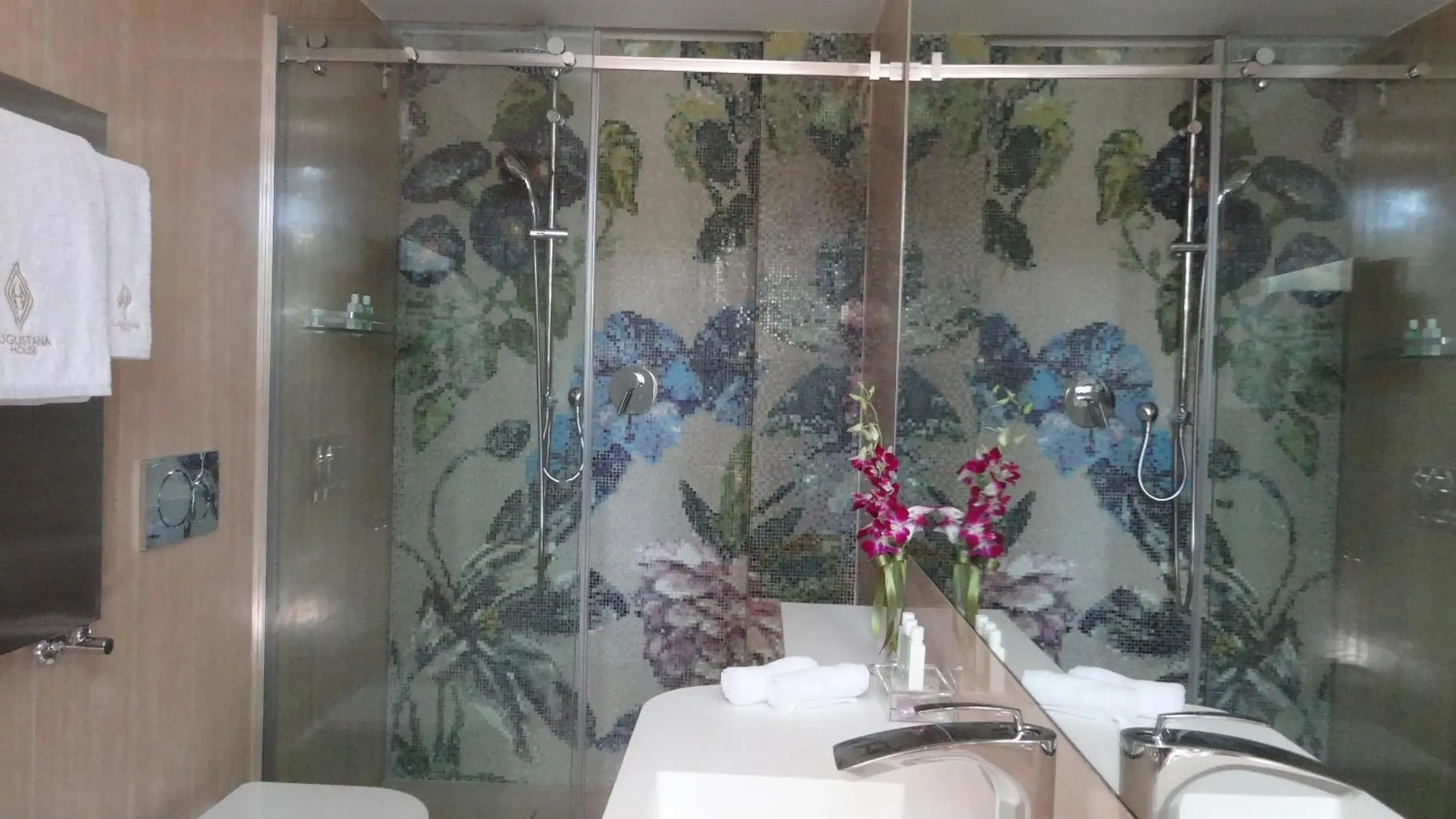 Superior Double Room with River View and Balcony -Separate Building in Augustana House and Suites Superior Double Room with River View and Balcony -Separate Building in Augustana House and Suites