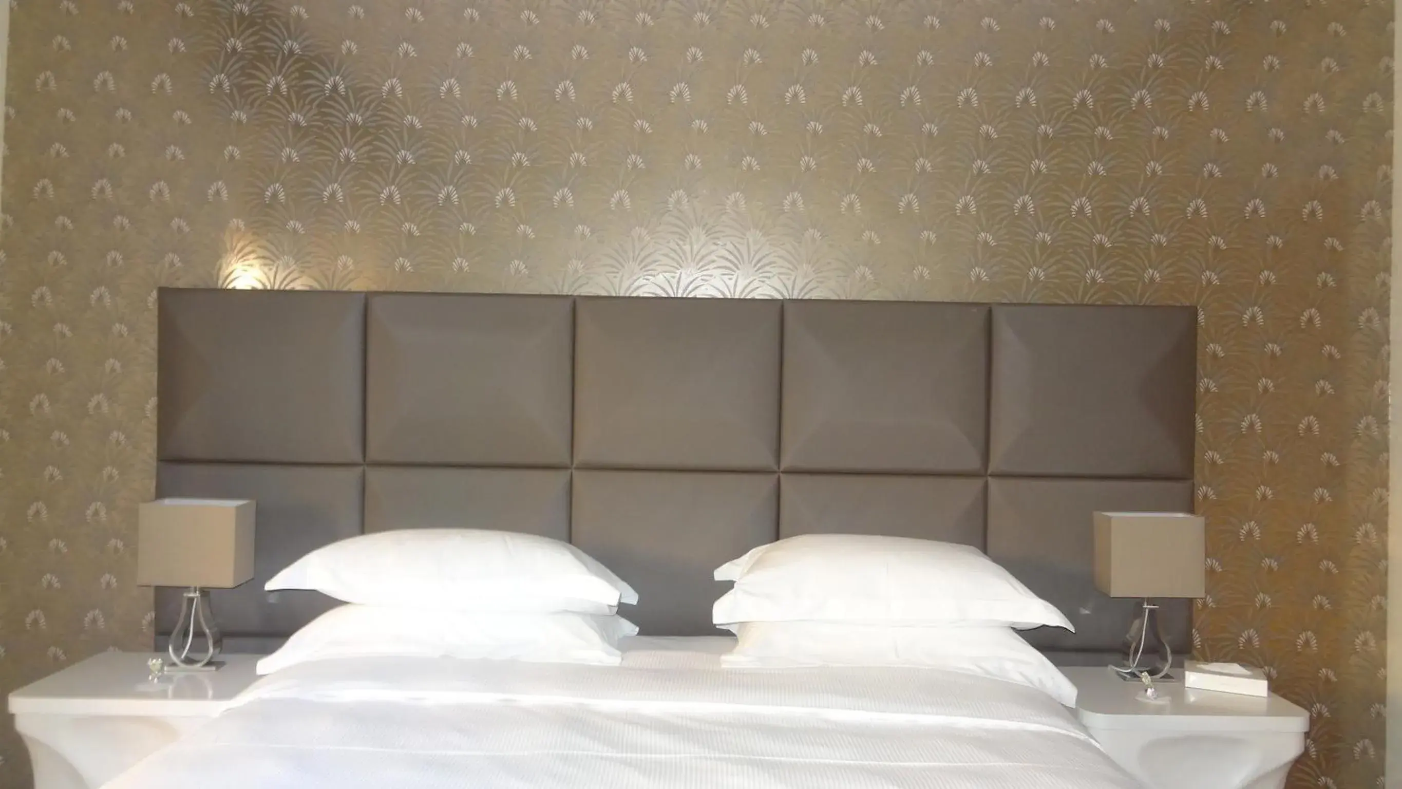 Superior Double Room in Augustana House and Suites Superior Double Room in Augustana House and Suites