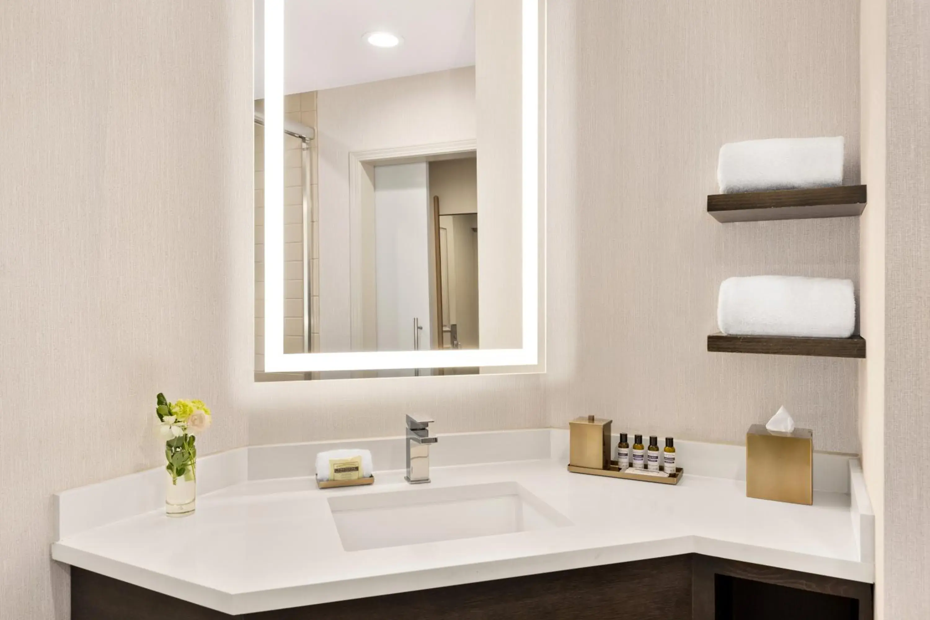 King Room in Hyatt Regency Sonoma Wine Country King Room in Hyatt Regency Sonoma Wine Country