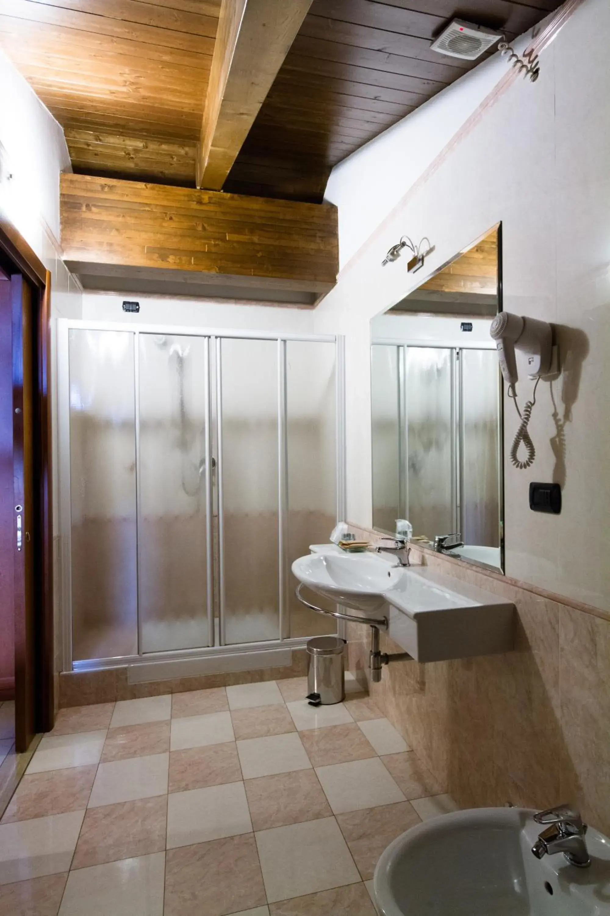 Standard Quadruple Room in Vald Hotel Standard Quadruple Room in Vald Hotel