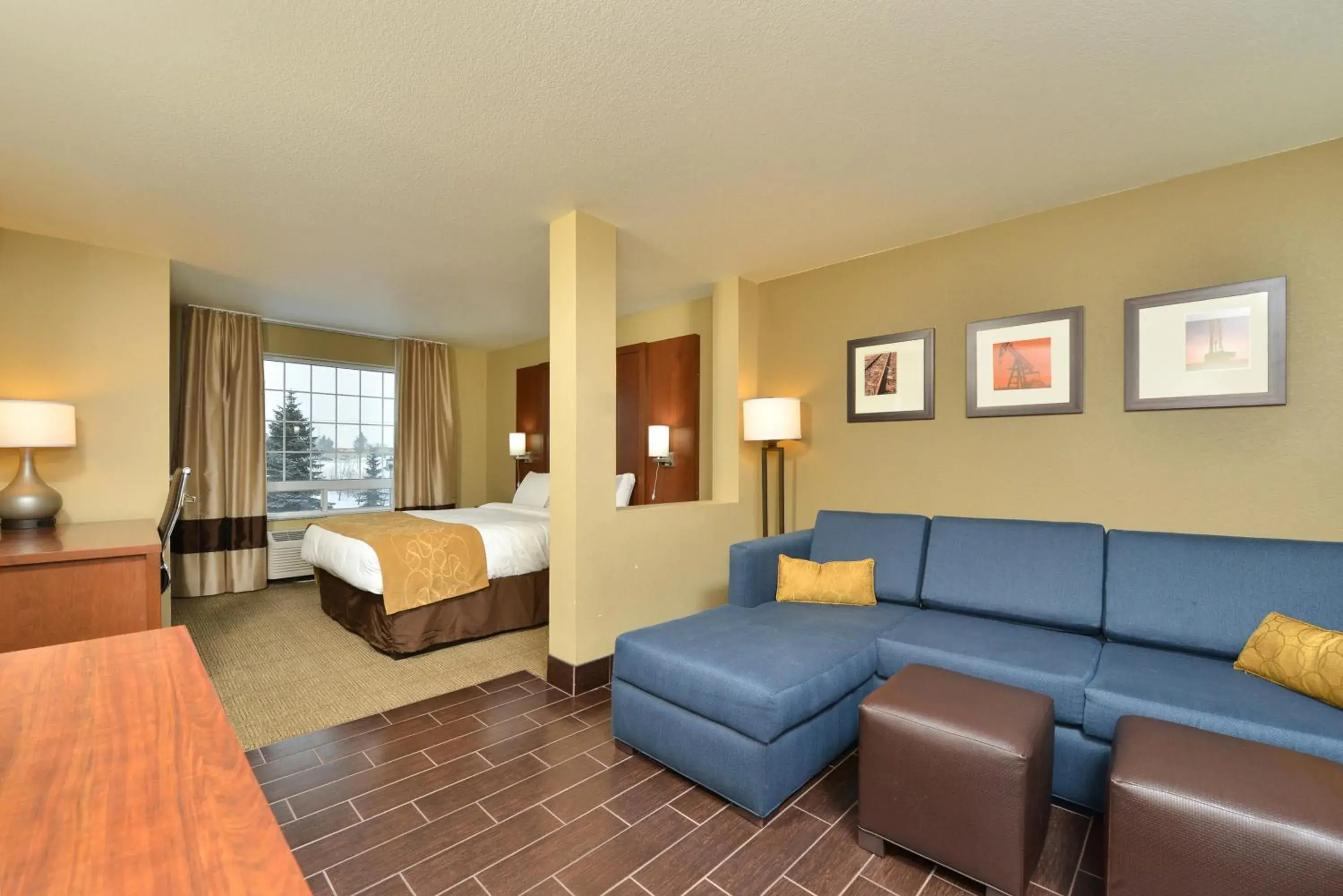 King Suite - Wheelchair Accessible/Non-Smoking in Comfort Suites Minot South King Suite - Wheelchair Accessible/Non-Smoking in Comfort Suites Minot South