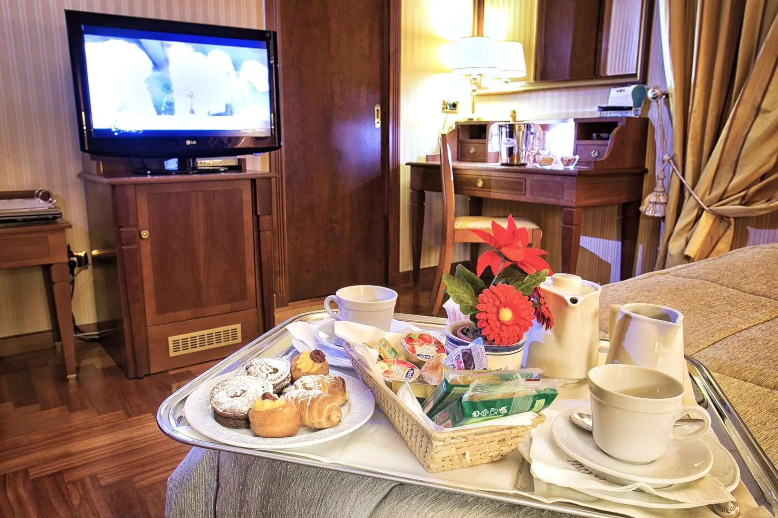 Standard Queen Room in Best Western Hotel Ferrari Standard Queen Room in Best Western Hotel Ferrari