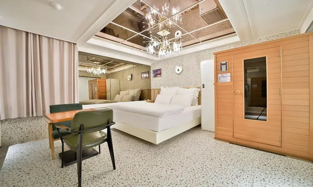 Suite - single occupancy in Daegu February Hotel DongdaeguStation Suite - single occupancy in Daegu February Hotel DongdaeguStation