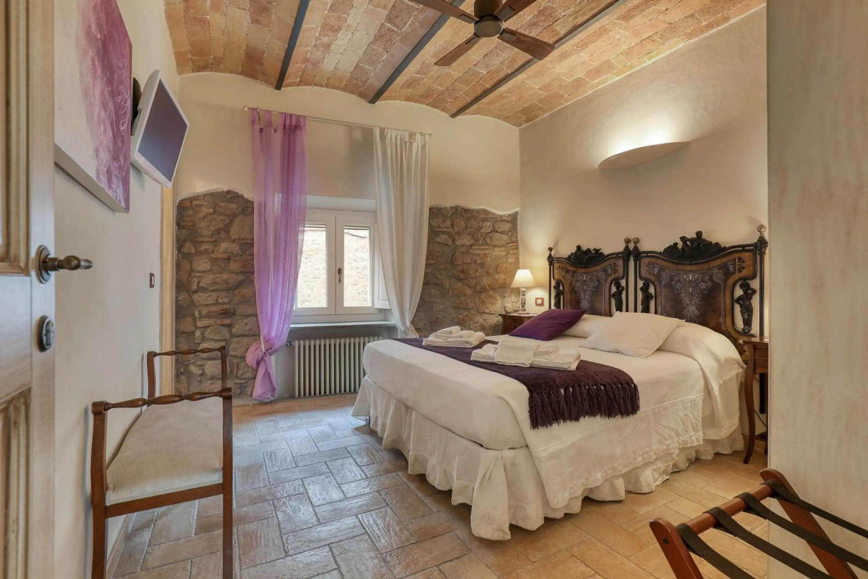 Deluxe Double Room - single occupancy in Viterbo Antica - centro storico Deluxe Double Room - single occupancy in Viterbo Antica - centro storico
