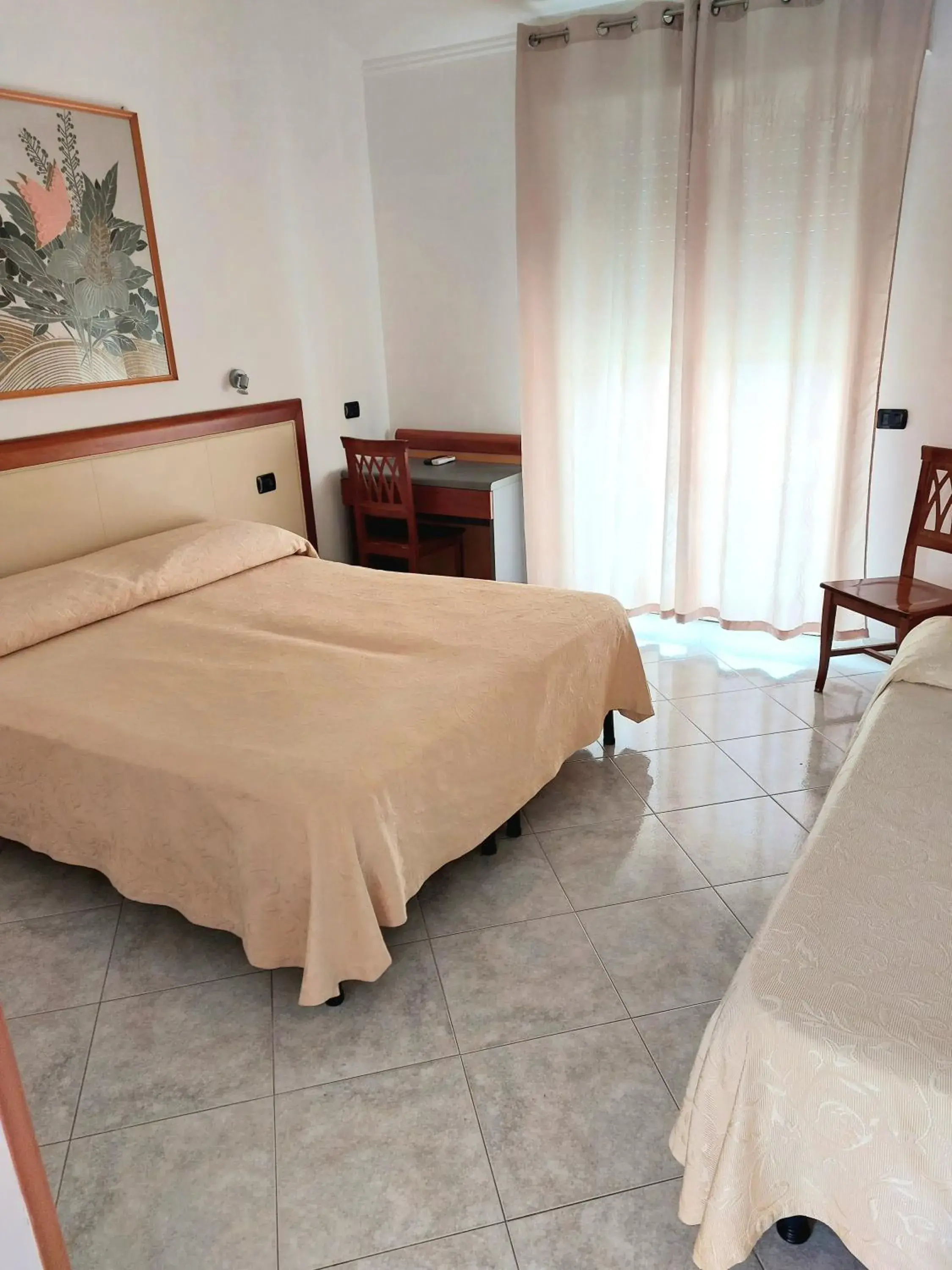 Standard Triple Room in Hotel Klein Wien Standard Triple Room in Hotel Klein Wien