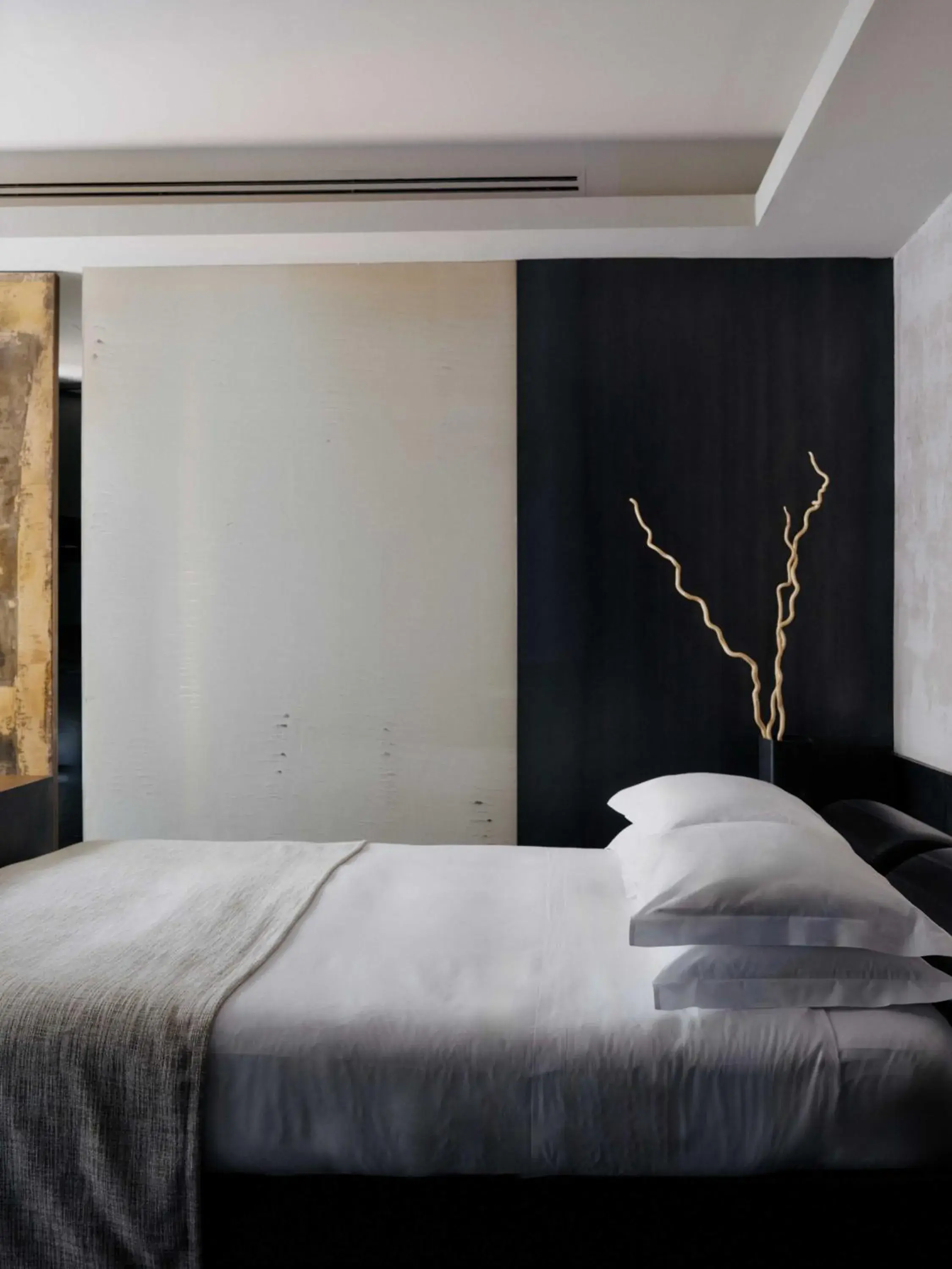 Superior Double Room in STRAF, Milan, a Member of Design Hotels Superior Double Room in STRAF, Milan, a Member of Design Hotels