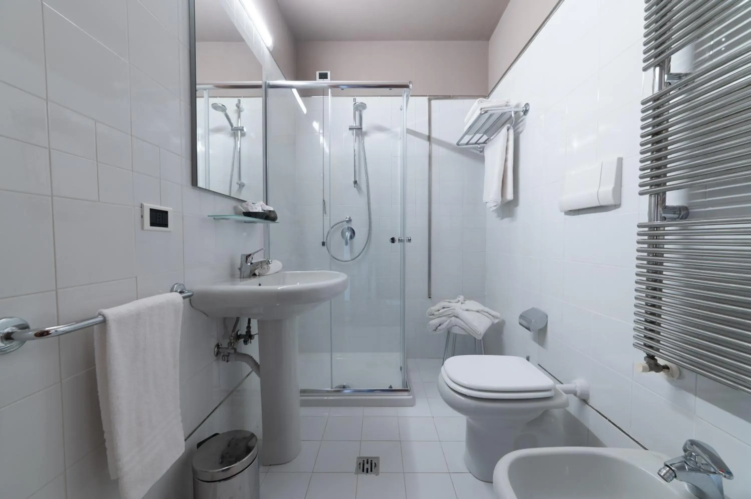 Standard Double Room in HOTEL QUERINI Essential Business Hotel Sandrigo Standard Double Room in HOTEL QUERINI Essential Business Hotel Sandrigo