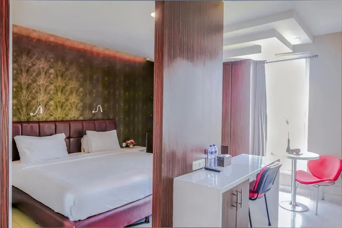 Deluxe King Room in Empress Hotel Makassar City Center by LIFE Deluxe King Room in Empress Hotel Makassar City Center by LIFE