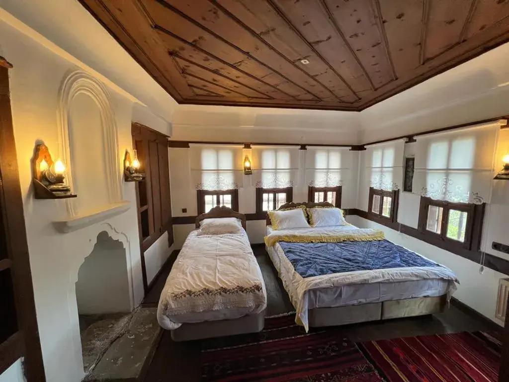 Deluxe Triple Room in SARI KONAK Garden Otel Safranbolu Deluxe Triple Room in SARI KONAK Garden Otel Safranbolu