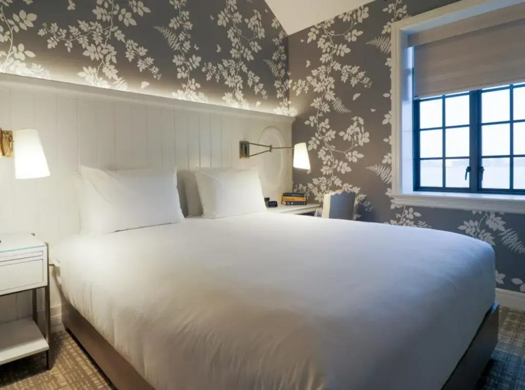 King Room with Sea View in St. Clair Inn King Room with Sea View in St. Clair Inn