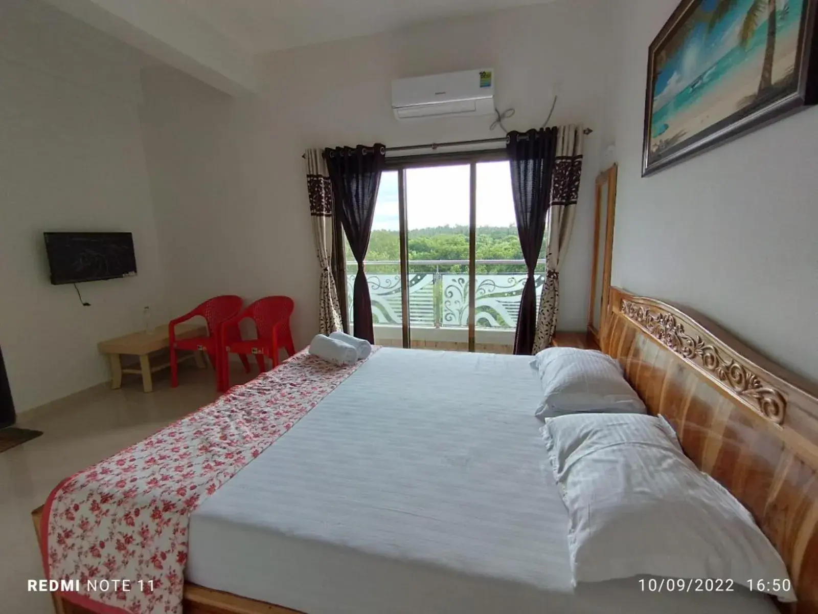 King Room with Mountain View in Hotel Kavijay Sea View King Room with Mountain View in Hotel Kavijay Sea View