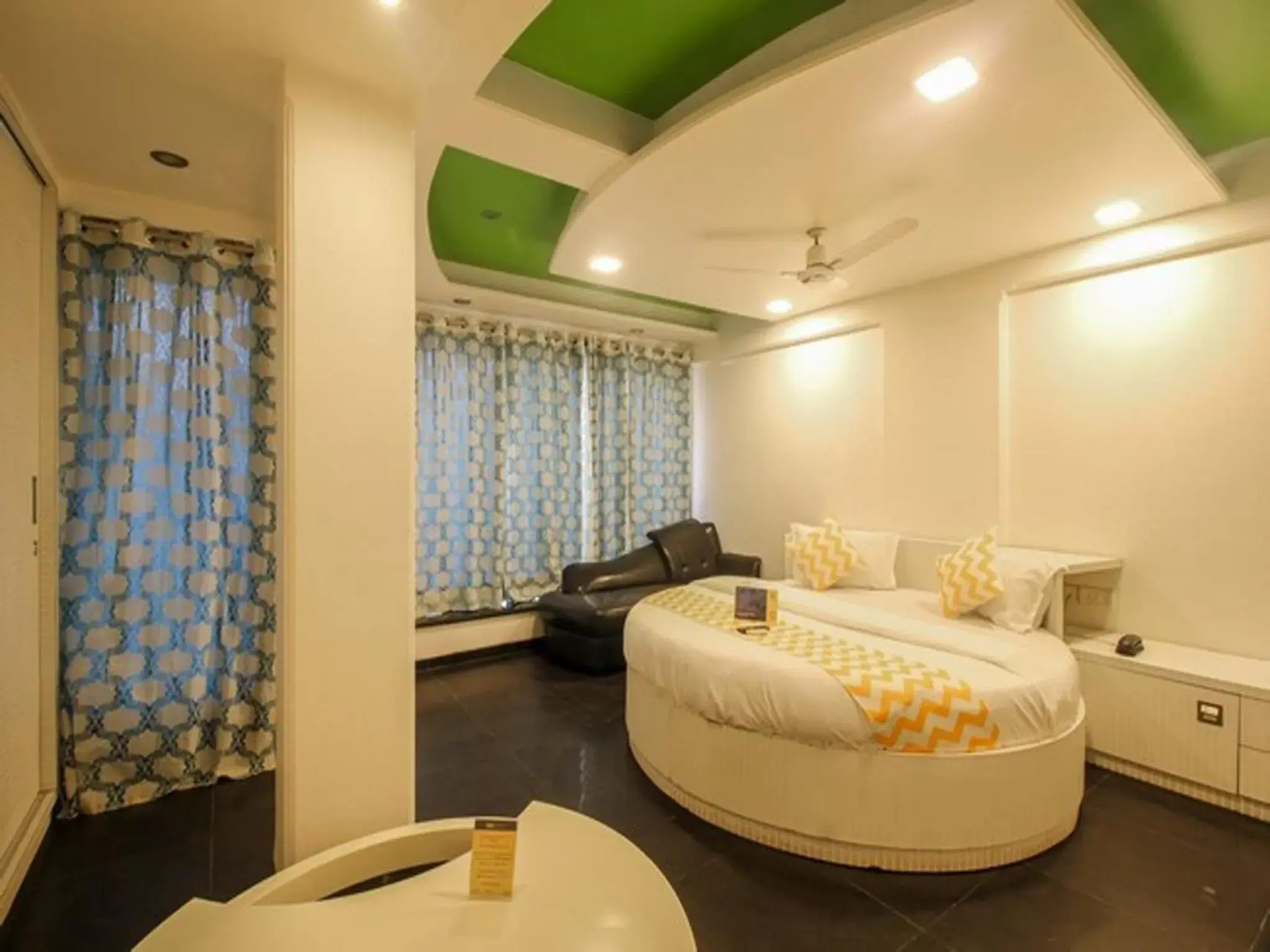 King Room with Balcony - single occupancy in PANCHVATI RESIDENCY ANDHERI WEST King Room with Balcony - single occupancy in PANCHVATI RESIDENCY ANDHERI WEST