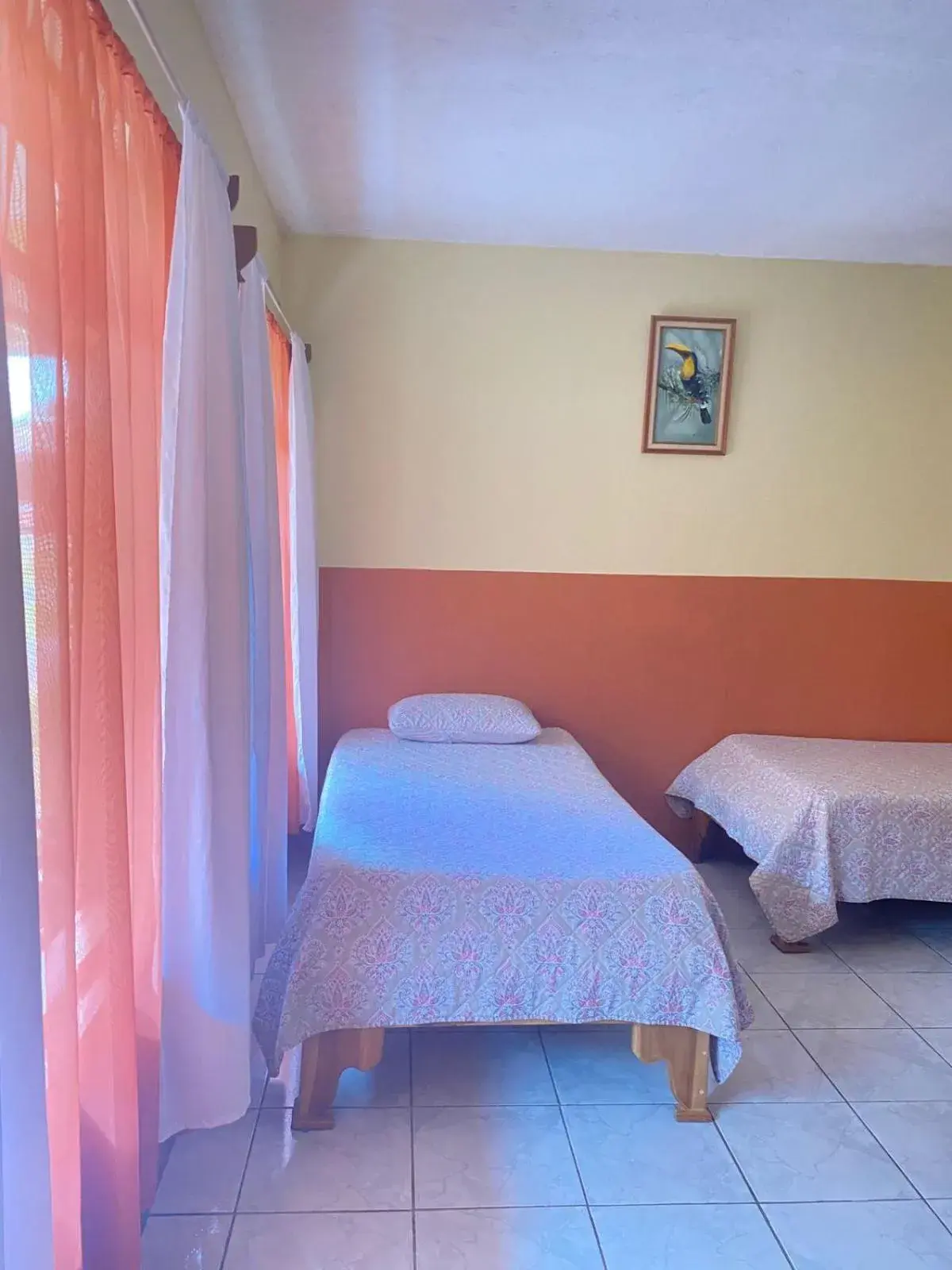 Triple Room in Hotel La Puesta Del Sol B&B Triple Room in Hotel La Puesta Del Sol B&B