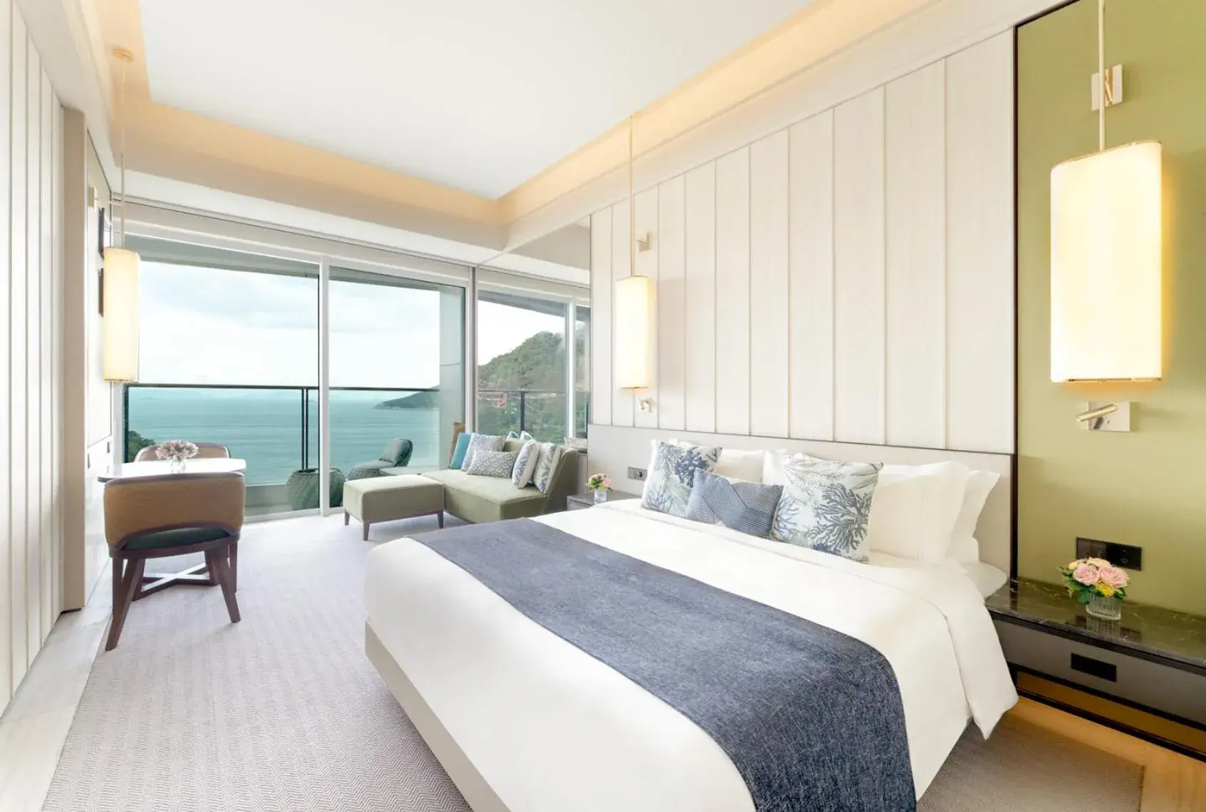 Balcony Oceanfront Room with King Bed in The Fullerton Ocean Park Hotel Hong Kong Balcony Oceanfront Room with King Bed in The Fullerton Ocean Park Hotel Hong Kong