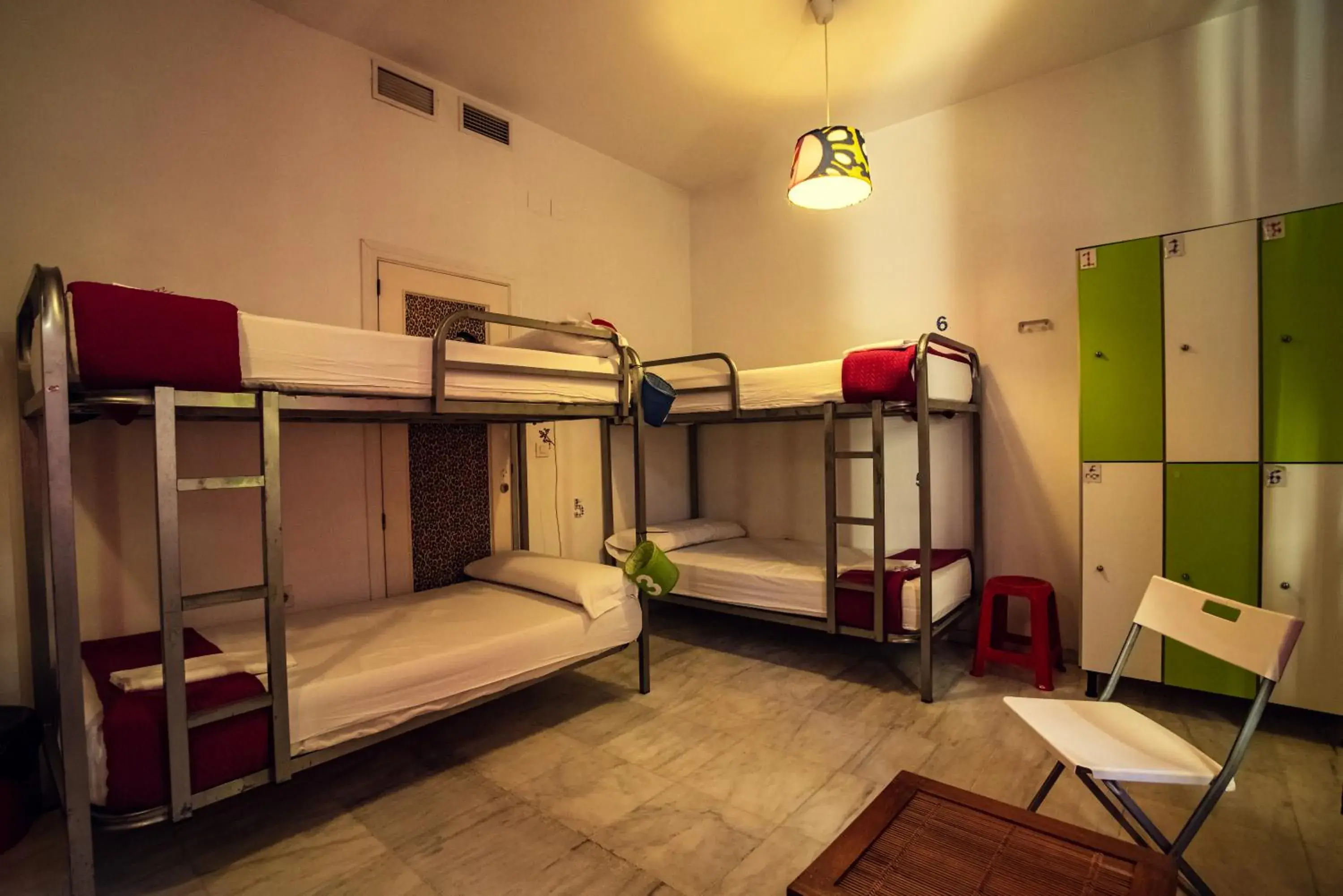 Bed in 6-Bed Mixed Dormitory in La Flamenka Hostel Bed in 6-Bed Mixed Dormitory in La Flamenka Hostel
