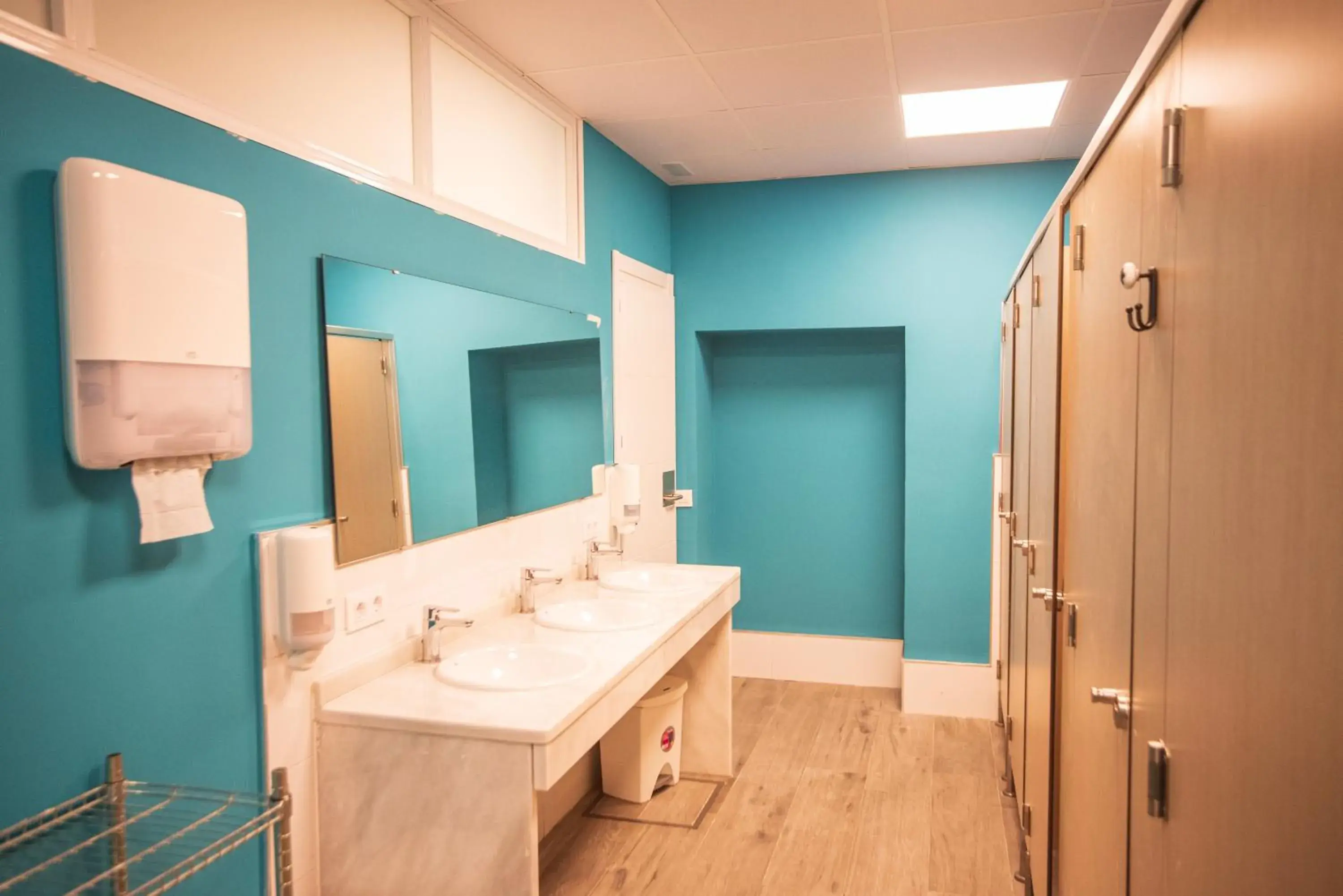 Bed in 4-Bed Mixed Dormitory Room in La Flamenka Hostel Bed in 4-Bed Mixed Dormitory Room in La Flamenka Hostel