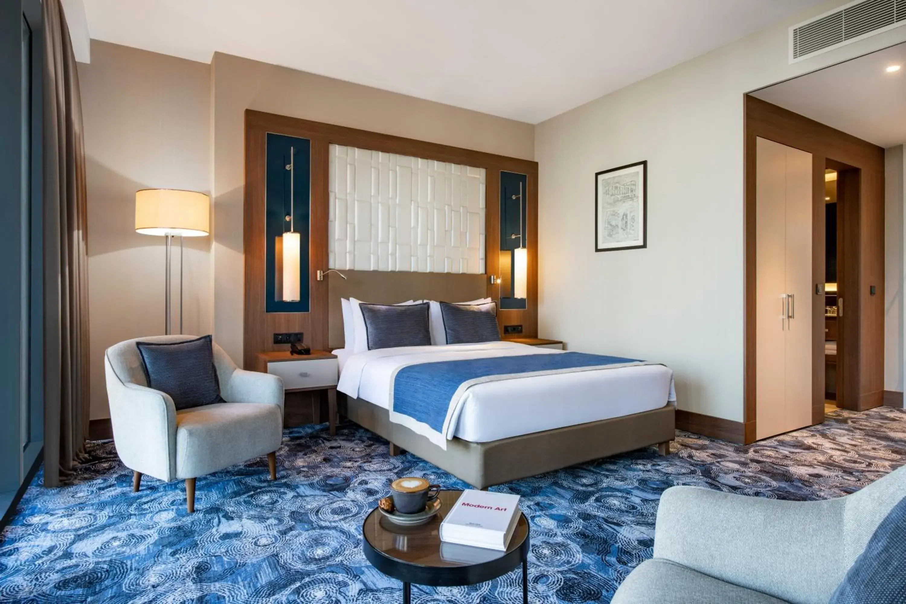 Deluxe Double Room in Tbilisi Philharmonic Hotel by Mercure Deluxe Double Room in Tbilisi Philharmonic Hotel by Mercure