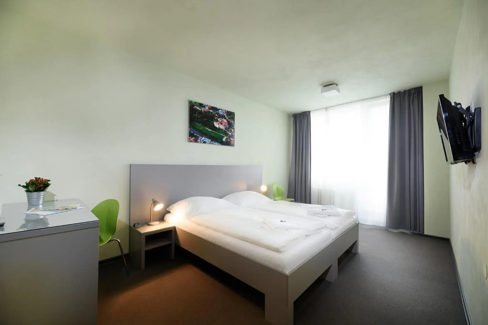 Economy Quadruple Room in Hotel Atom Třebíč Economy Quadruple Room in Hotel Atom Třebíč