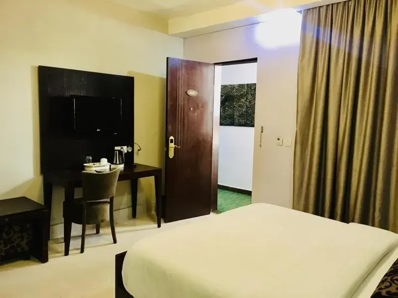 Deluxe Room - single occupancy in BW Starfire Hotel Deluxe Room - single occupancy in BW Starfire Hotel