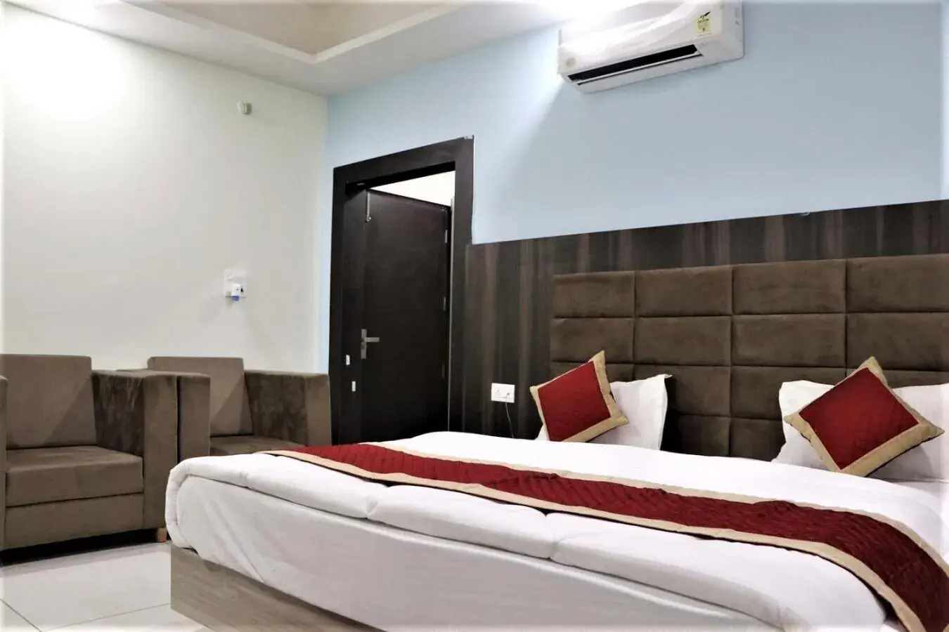 Deluxe Double Room (2 Adults + 1 Child) - single occupancy in Hotel Blue Pine Deluxe Double Room (2 Adults + 1 Child) - single occupancy in Hotel Blue Pine