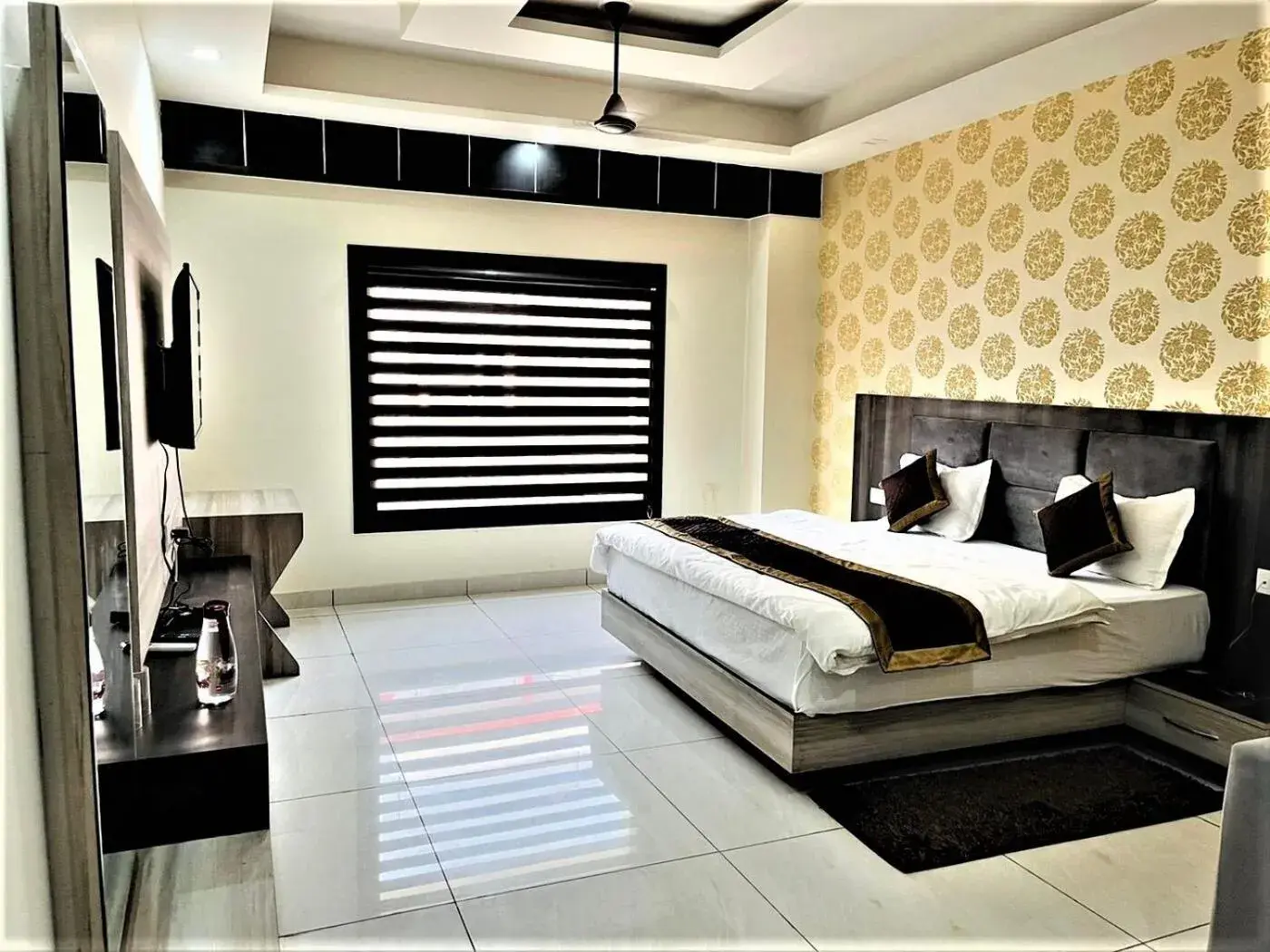 Superior Double Room in Hotel Blue Pine Superior Double Room in Hotel Blue Pine