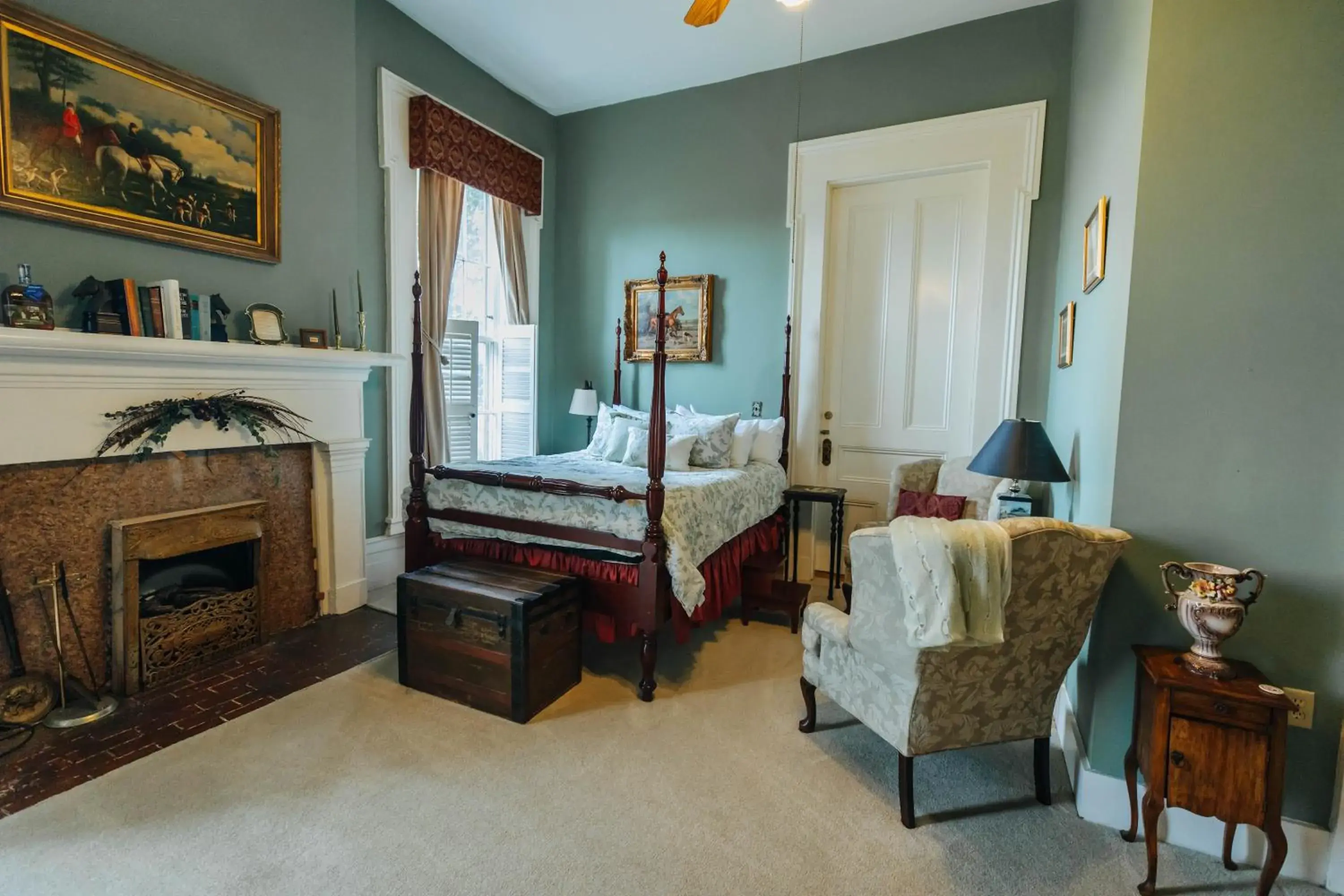 Superior Queen Room - single occupancy in Maple Hill Manor Bed & Breakfast Superior Queen Room - single occupancy in Maple Hill Manor Bed & Breakfast