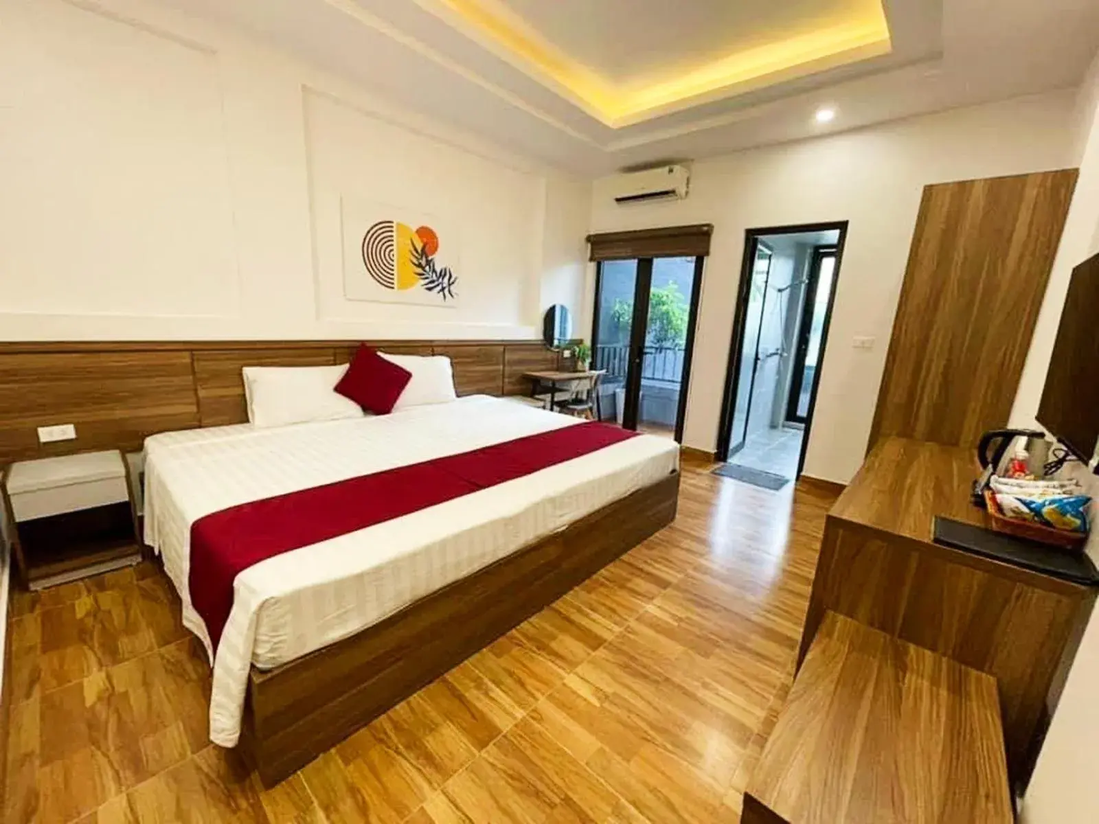 Deluxe Double or Twin Room with Balcony in Bai Chay Panda Hotel Deluxe Double or Twin Room with Balcony in Bai Chay Panda Hotel