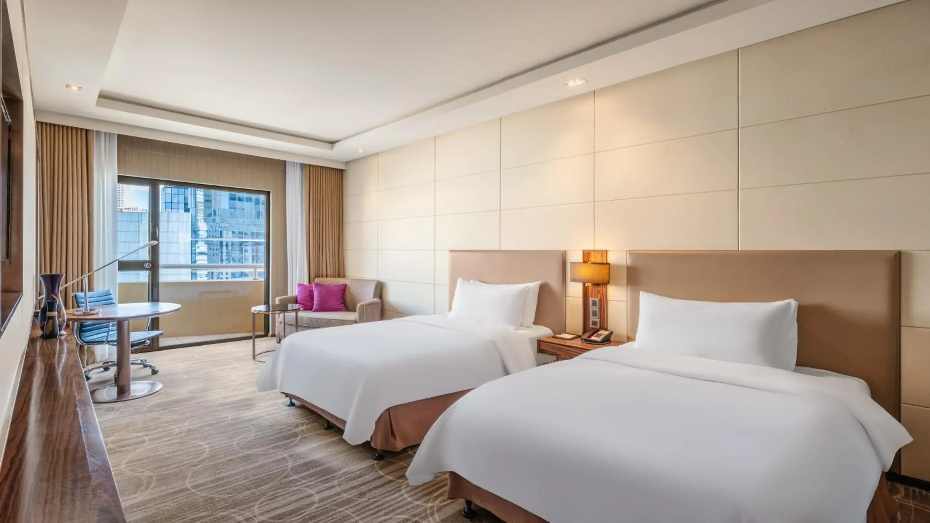 Premium Twin Room with Lounge Access in Crowne Plaza Kunming City Centre by IHG Premium Twin Room with Lounge Access in Crowne Plaza Kunming City Centre by IHG