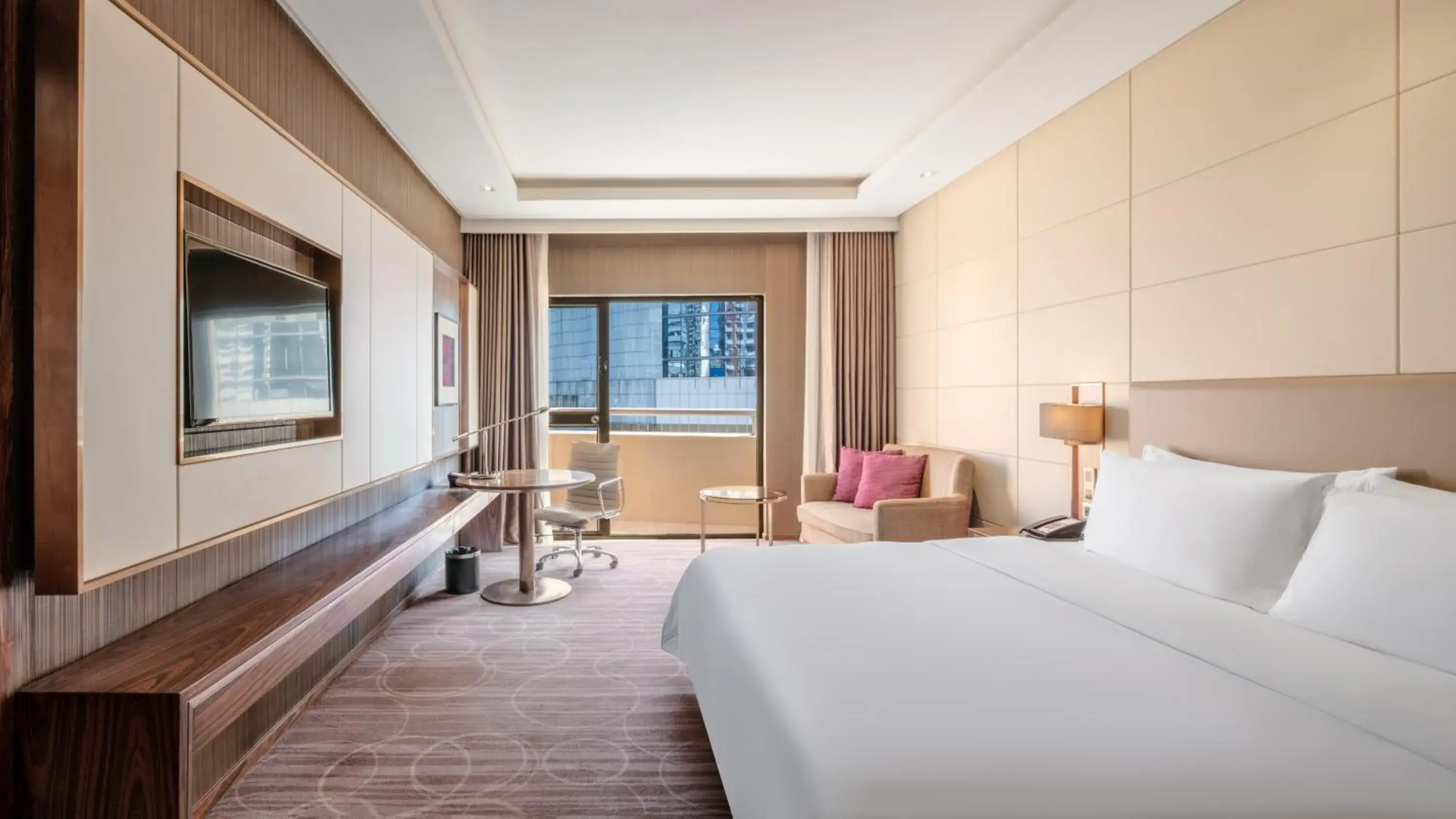 Standard King Room in Crowne Plaza Kunming City Centre by IHG Standard King Room in Crowne Plaza Kunming City Centre by IHG