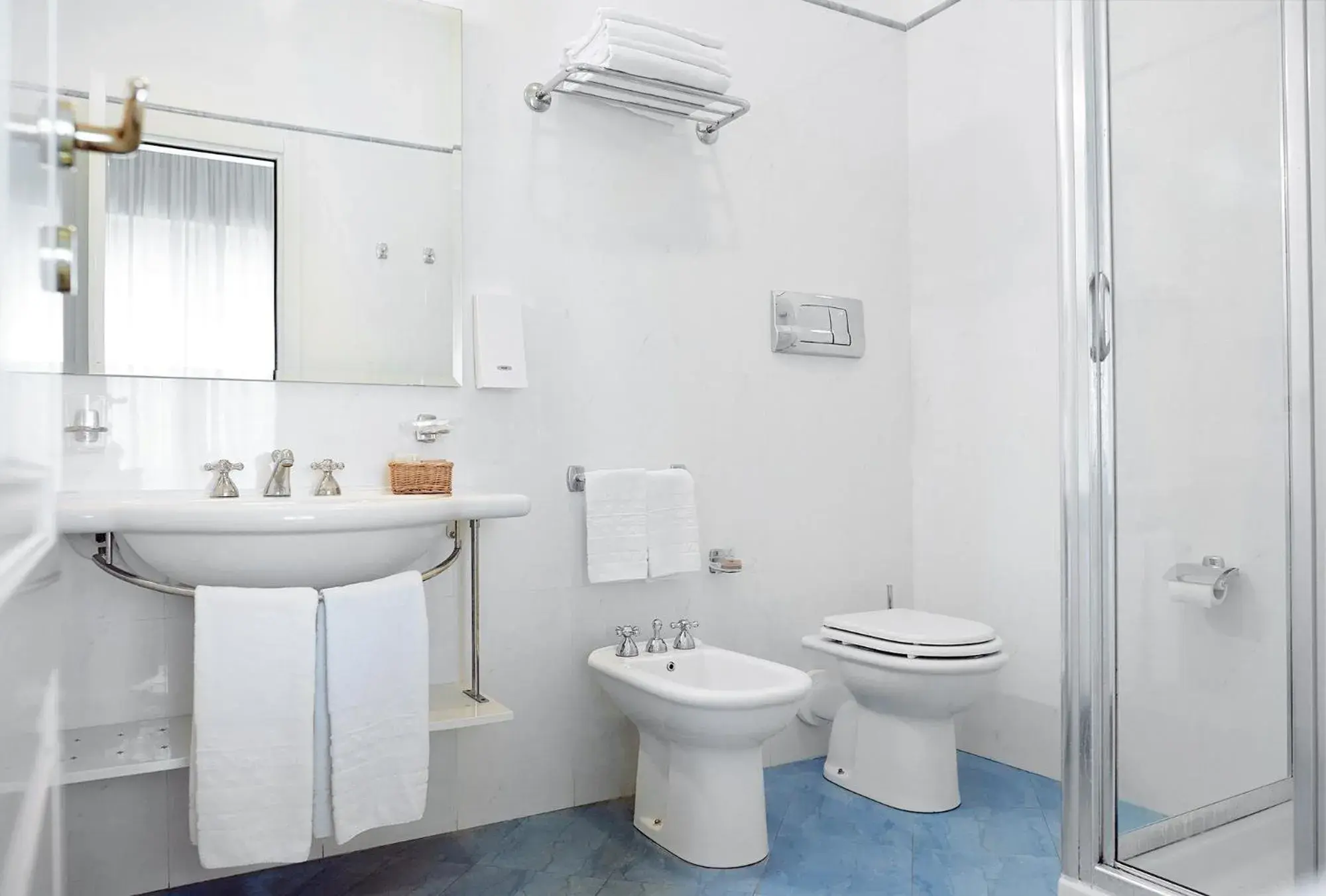 Quadruple Room in Hotel Punta Nord Est Quadruple Room in Hotel Punta Nord Est