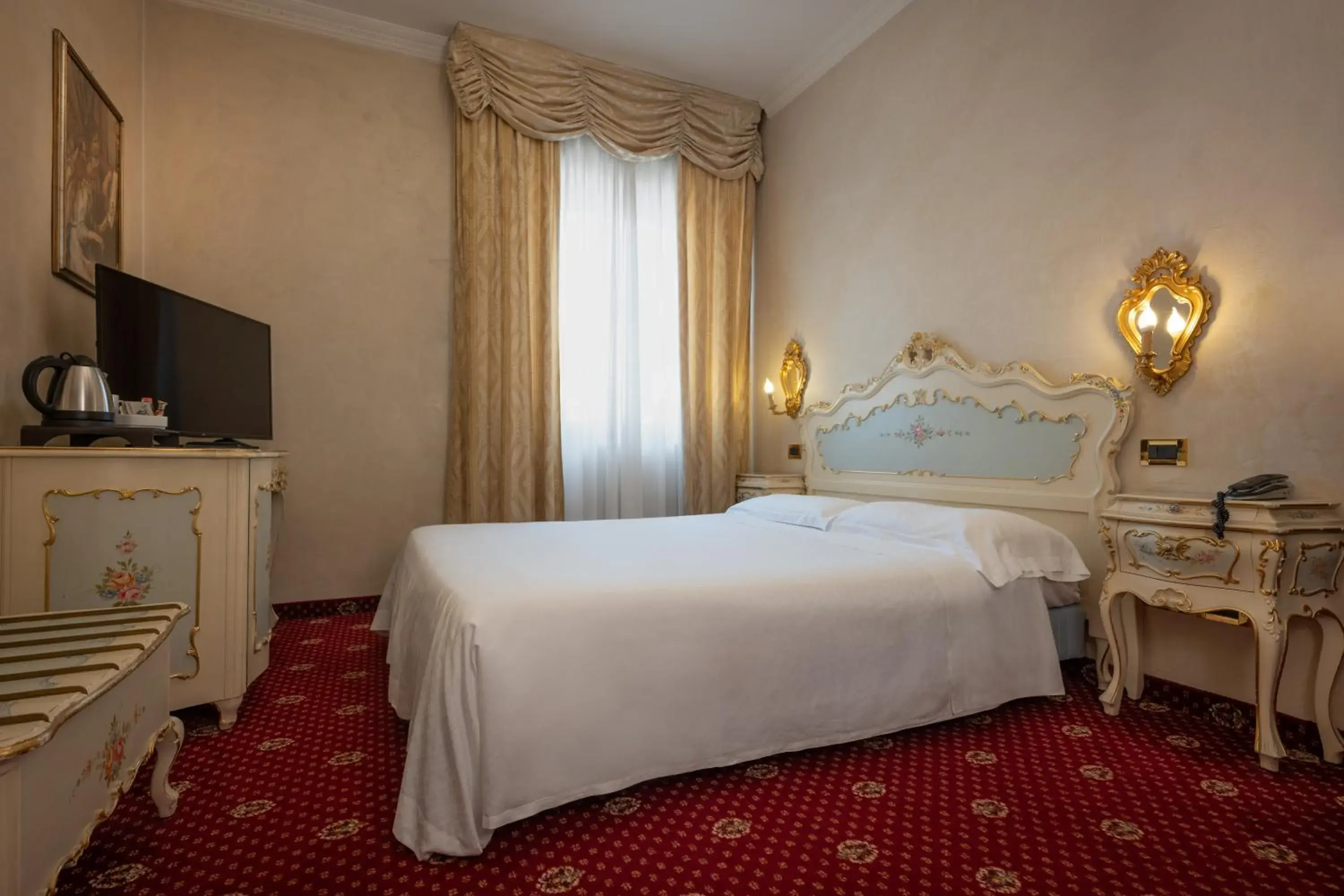 Queen Room in Hotel Stendhal Queen Room in Hotel Stendhal