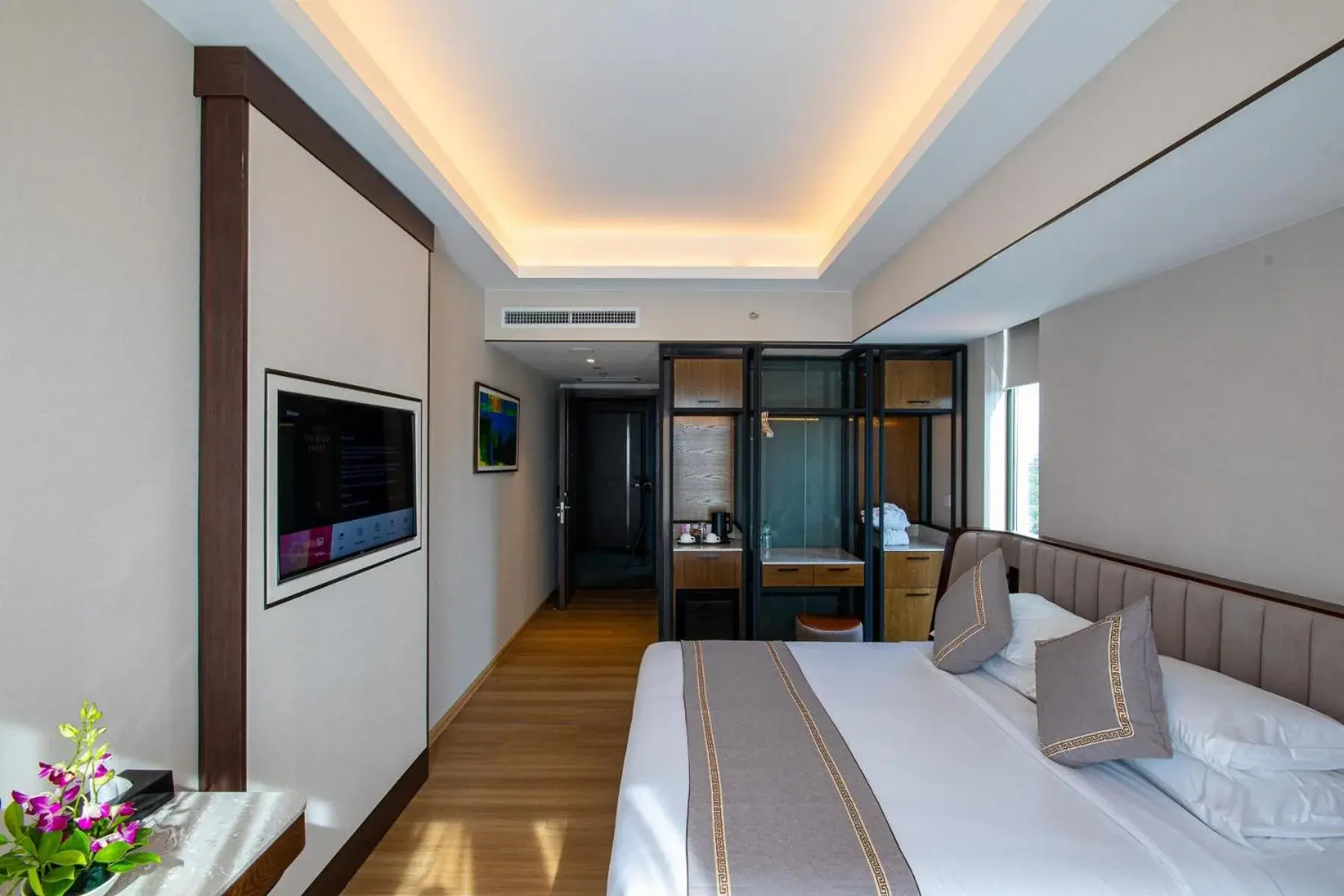 Deluxe King Room in Sayarsan Hotel Yangon Deluxe King Room in Sayarsan Hotel Yangon