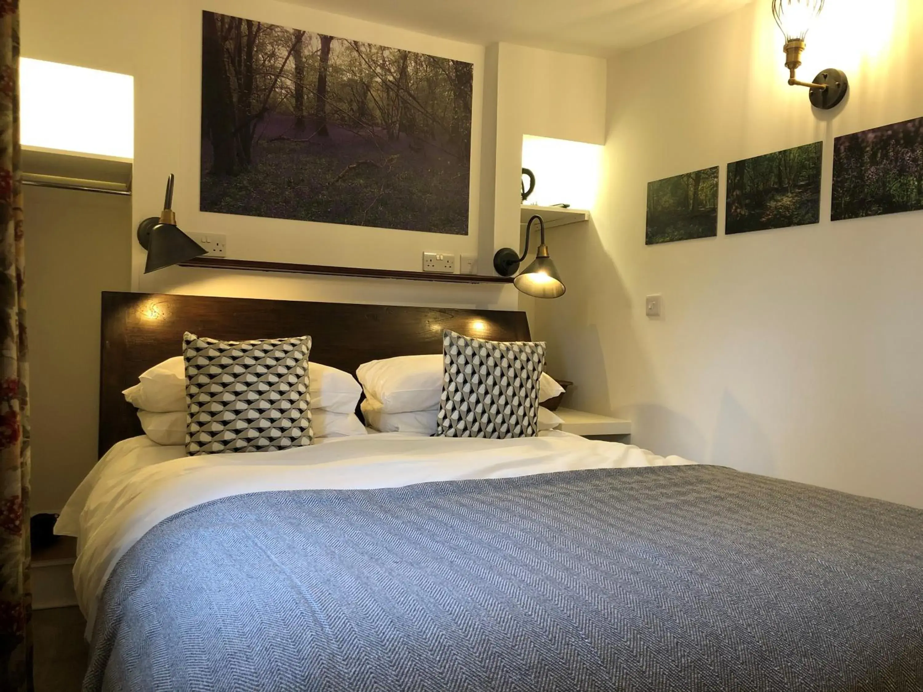 Small Double Room in The Queen's Arms Small Double Room in The Queen's Arms