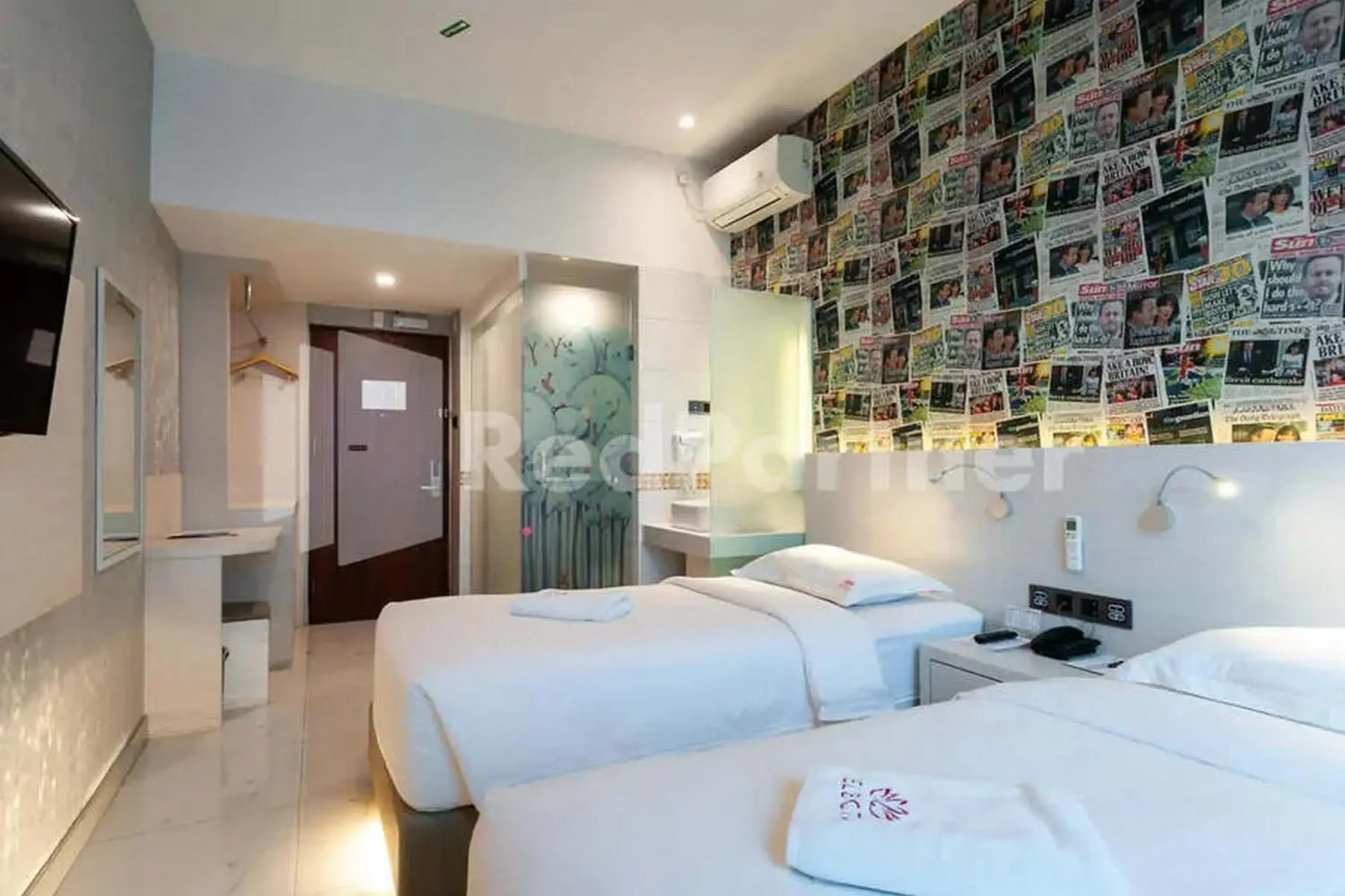 Superior Twin Room in Selecta Hotel Medan Petisah R Signature Mitra RedDoorz Superior Twin Room in Selecta Hotel Medan Petisah R Signature Mitra RedDoorz