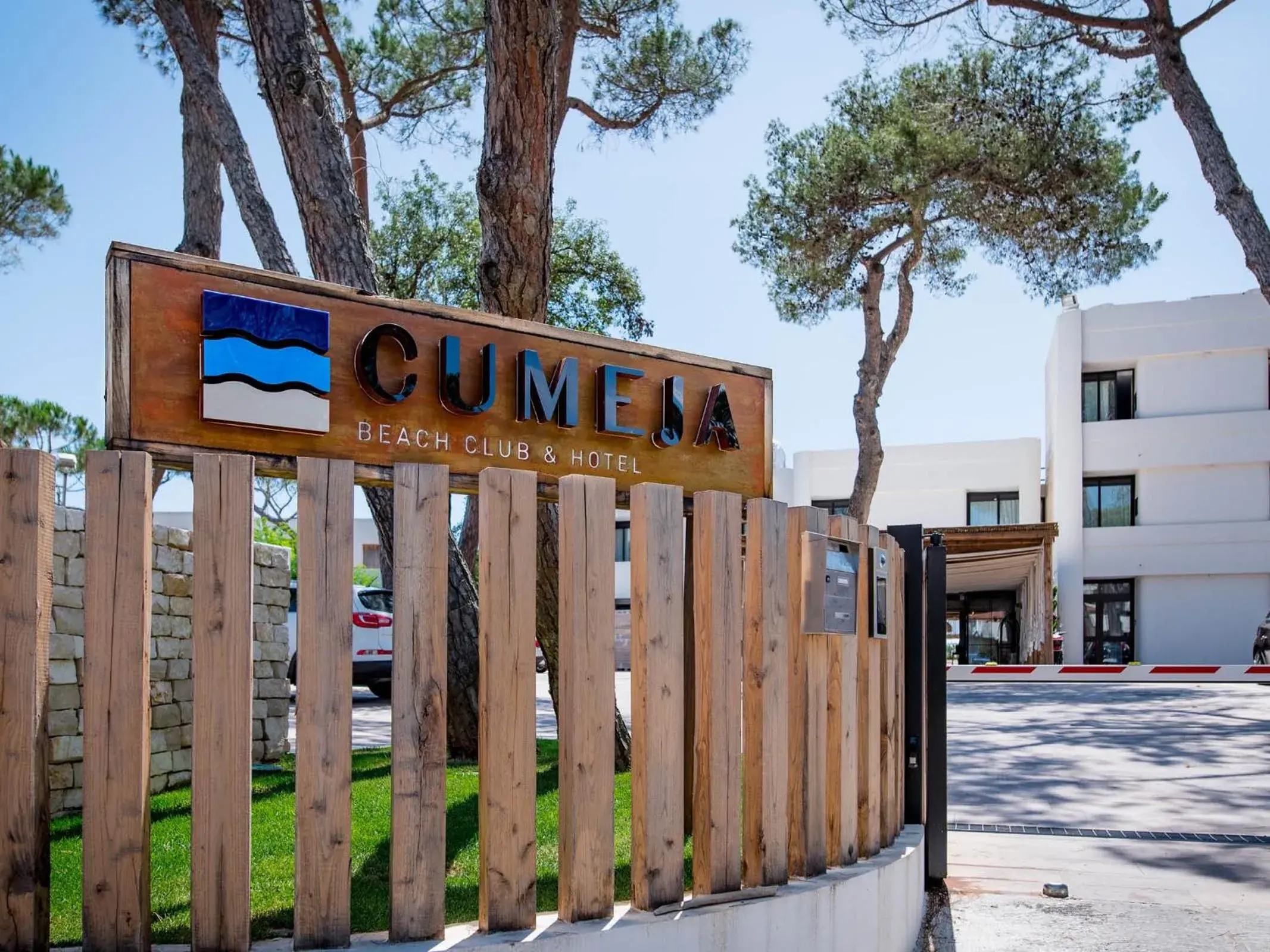 Cumeja Beach Club & Hotel Cumeja Beach Club & Hotel
