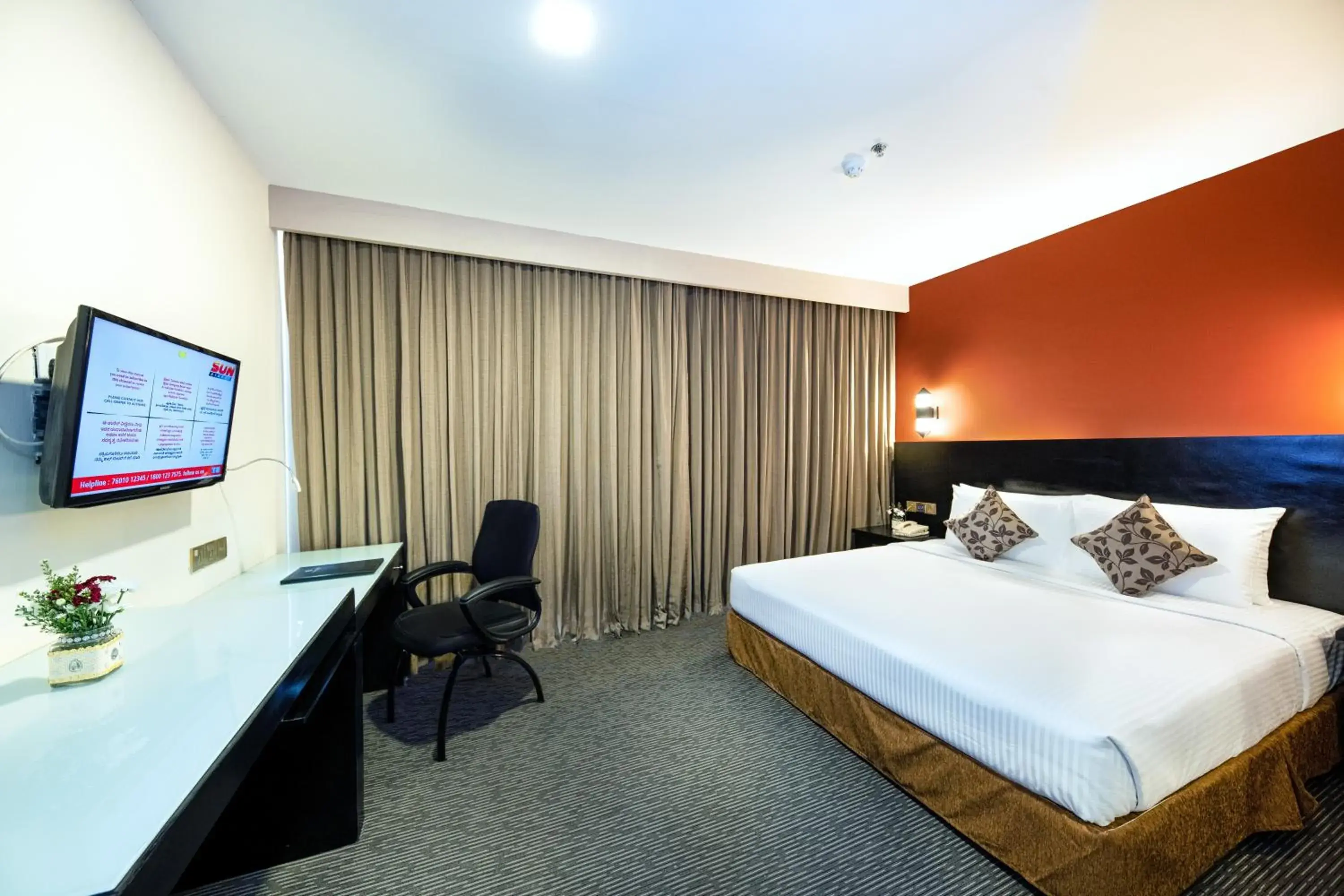 Superior King Room with Balcony in Pearl Grand By Rathna Superior King Room with Balcony in Pearl Grand By Rathna