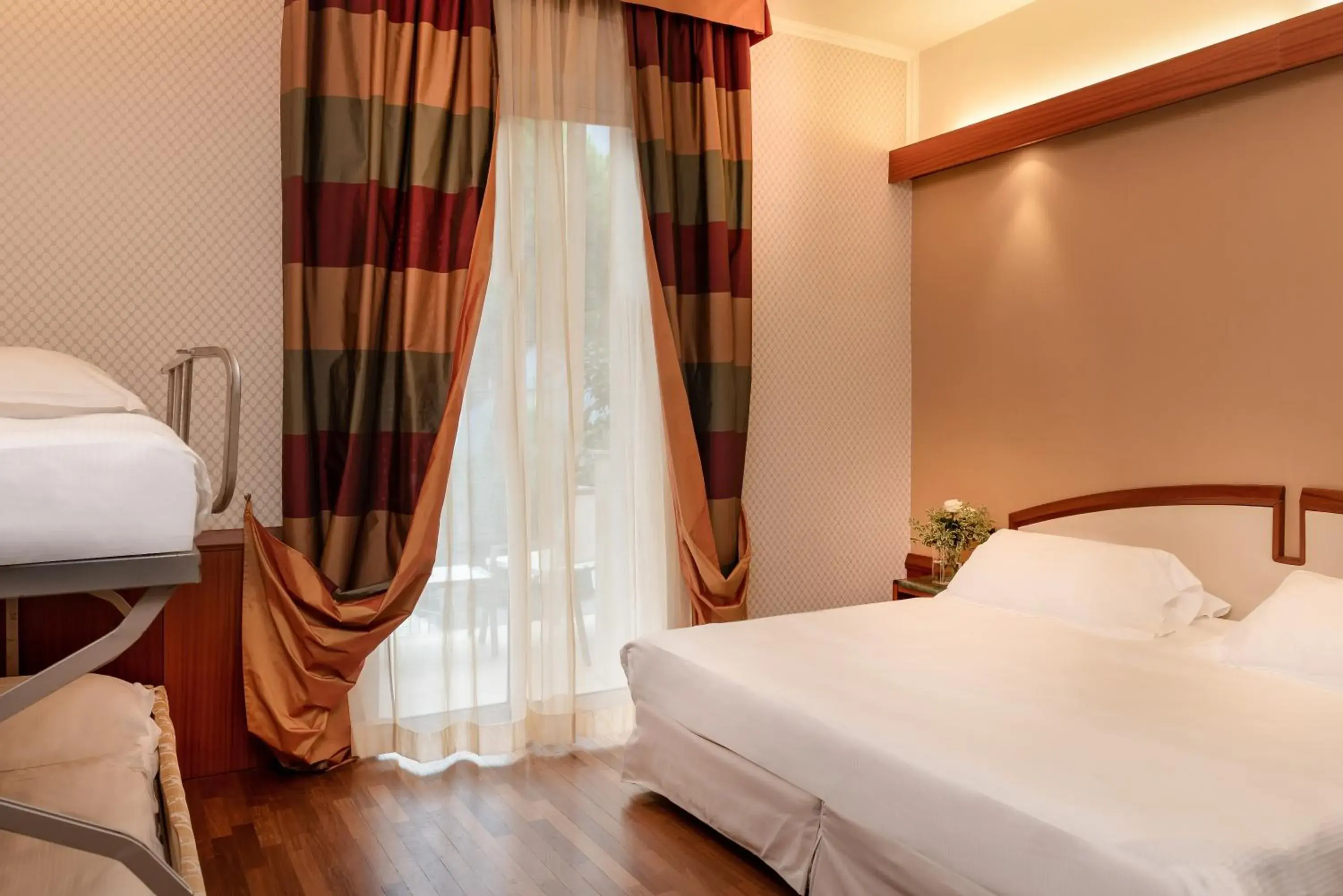 Triple Room with City View in Hotel Polo Triple Room with City View in Hotel Polo