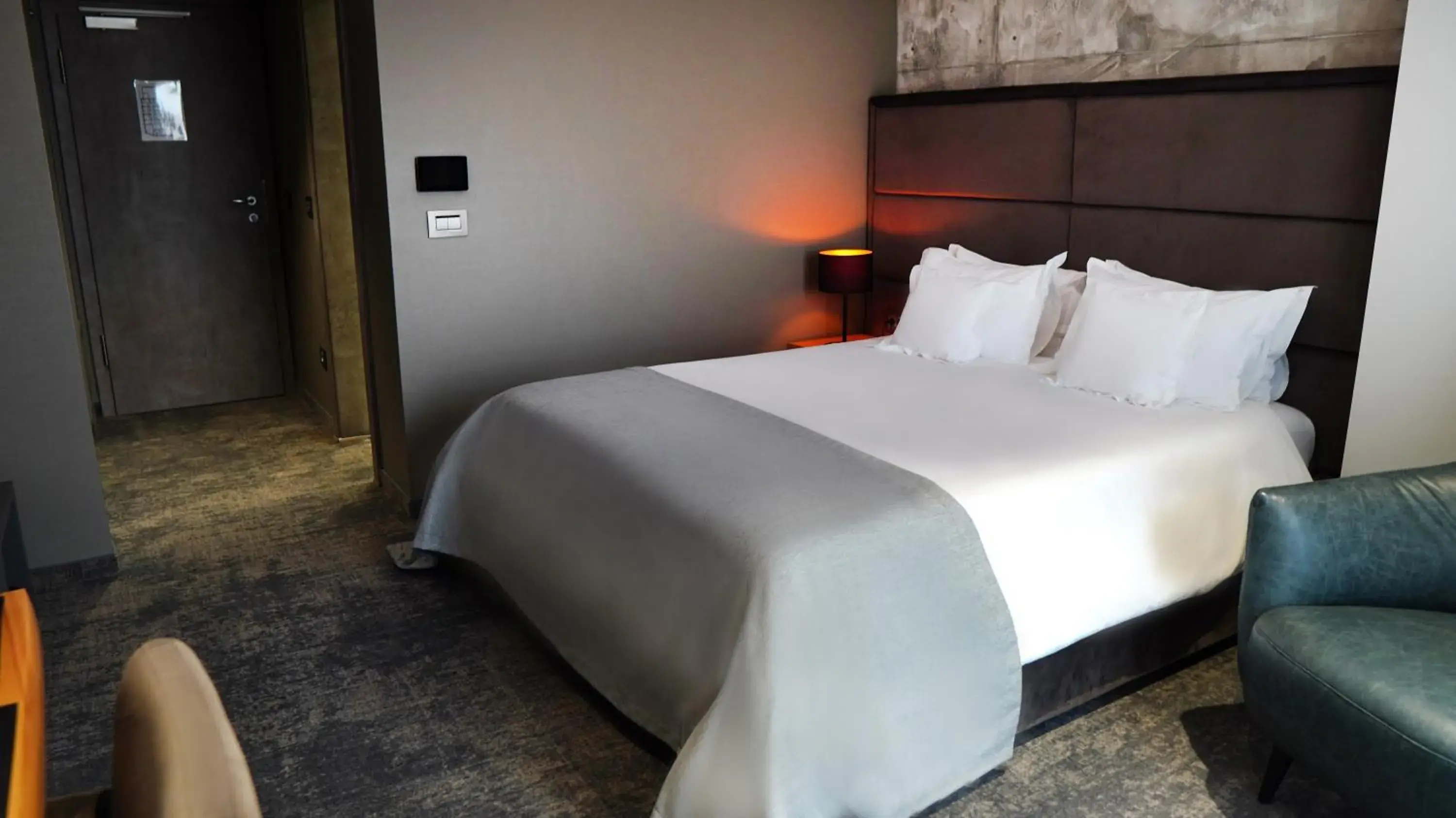 Superior Single Room in Aniroc Signature Hotel Superior Single Room in Aniroc Signature Hotel