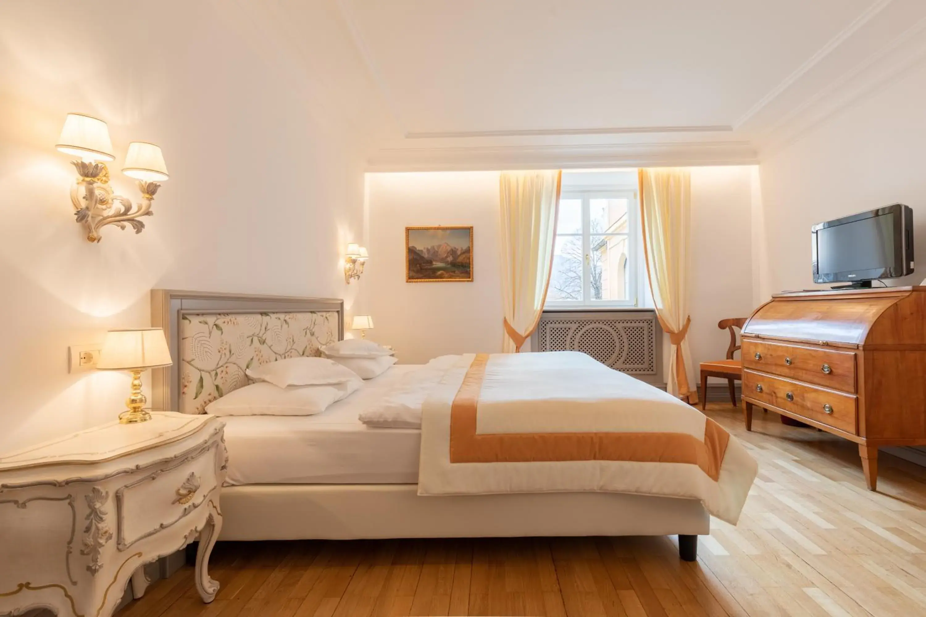 Deluxe Double Room in Hotel Elephant Deluxe Double Room in Hotel Elephant