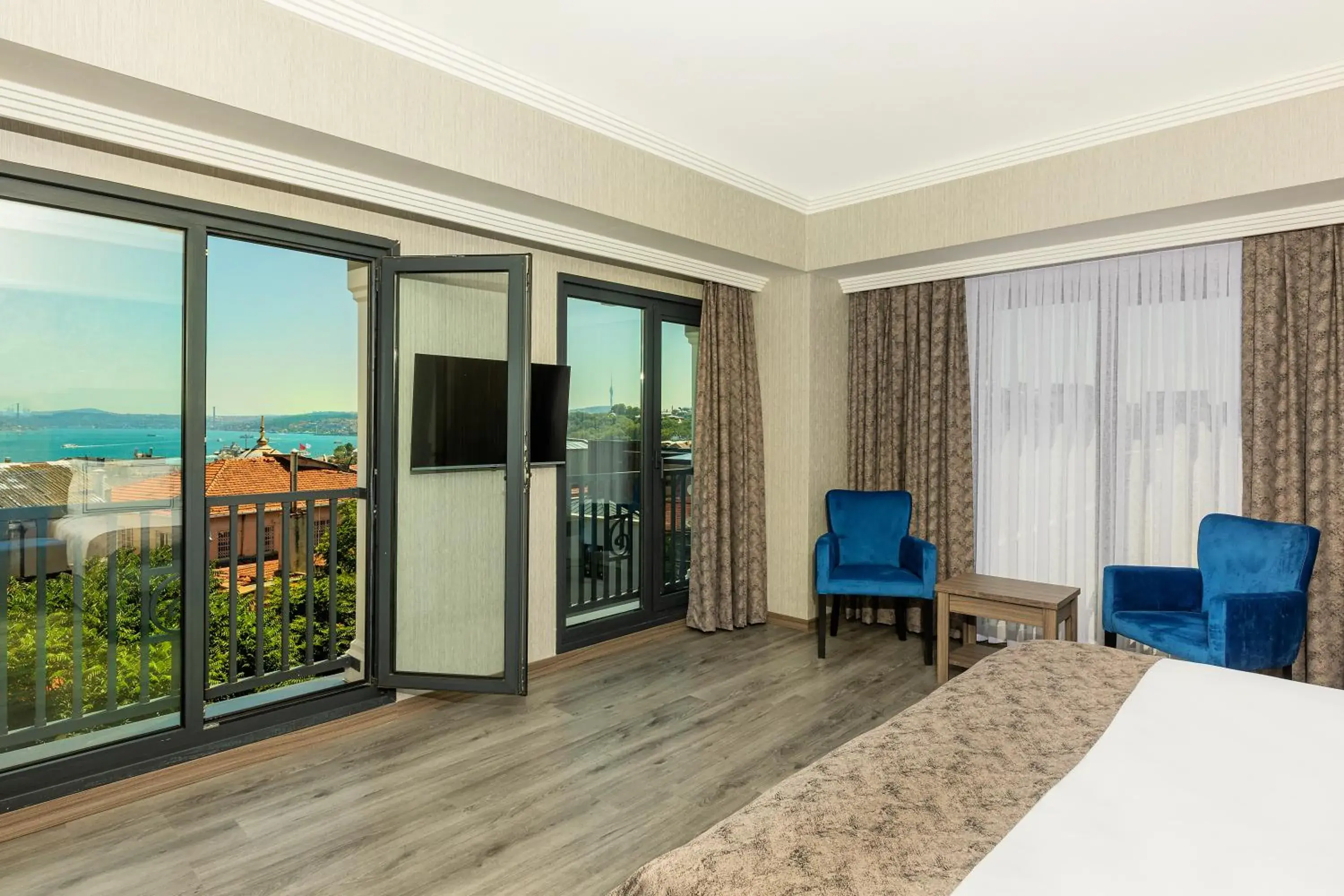 Junior Suite with Sea View in Demiray Hotel Old City Junior Suite with Sea View in Demiray Hotel Old City