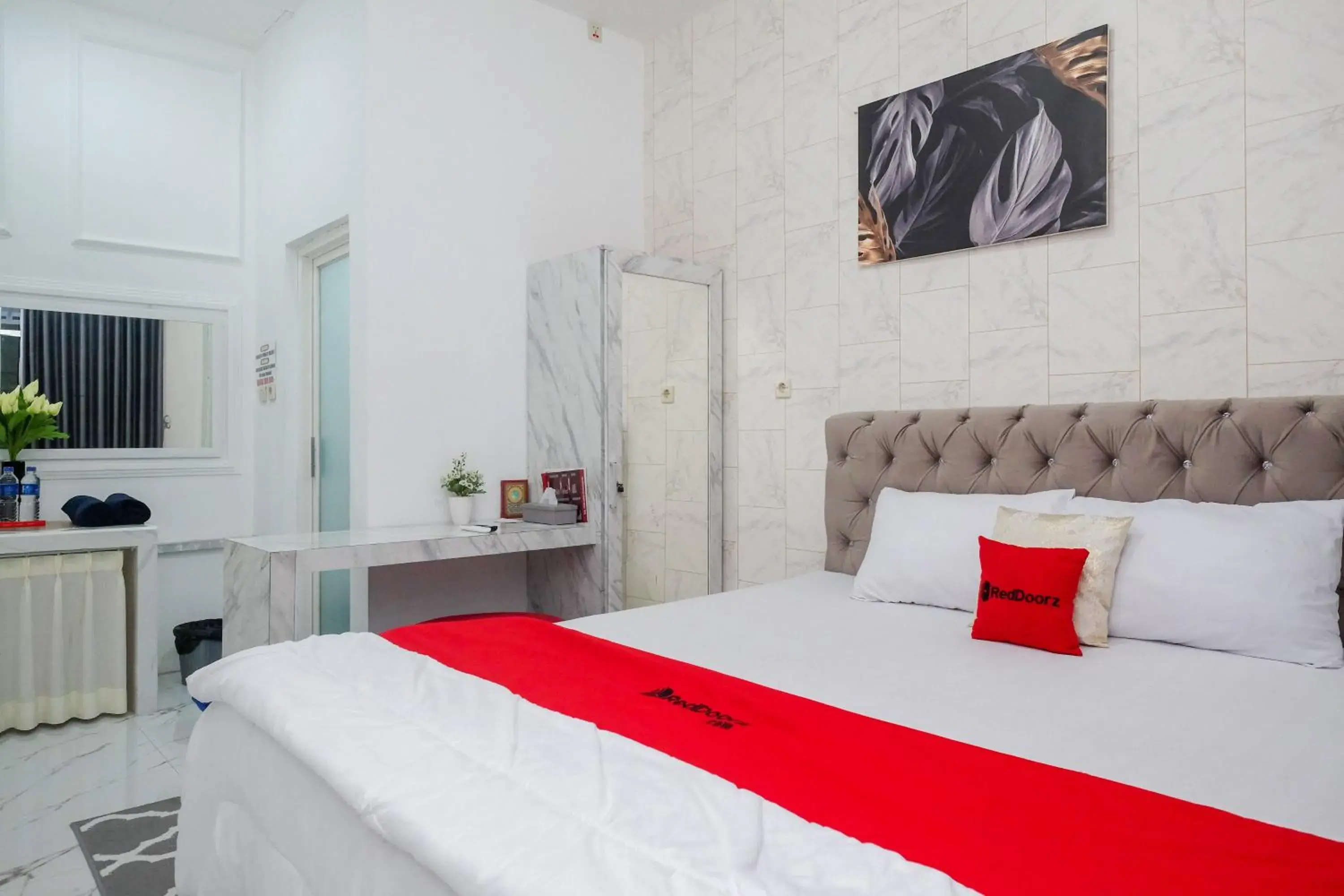 Family Room in RedDoorz Syariah near Taruna Nusantara Magelang Family Room in RedDoorz Syariah near Taruna Nusantara Magelang