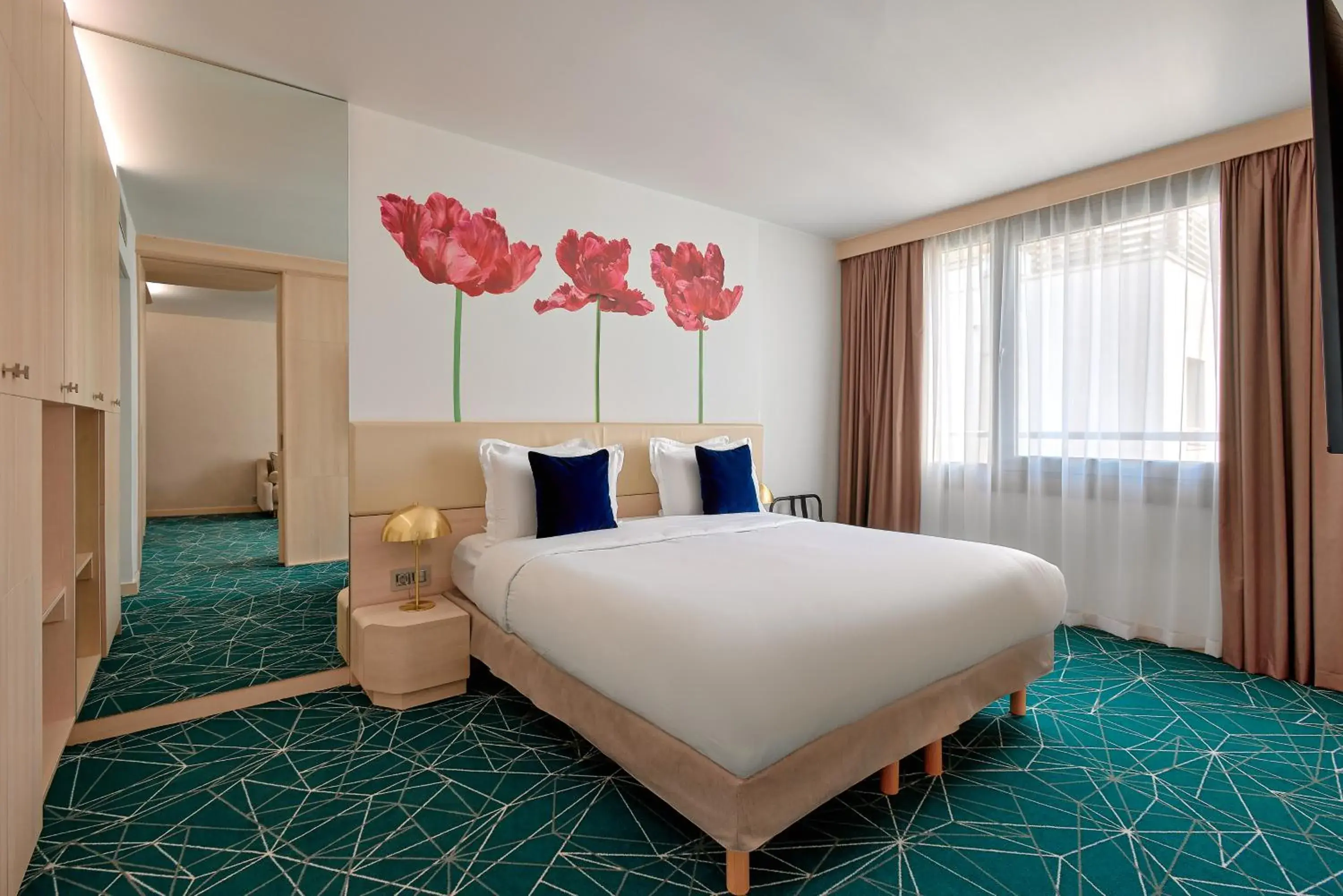 Junior Suite with 1 King Bed in Golden Tulip Warszawa Centrum Junior Suite with 1 King Bed in Golden Tulip Warszawa Centrum