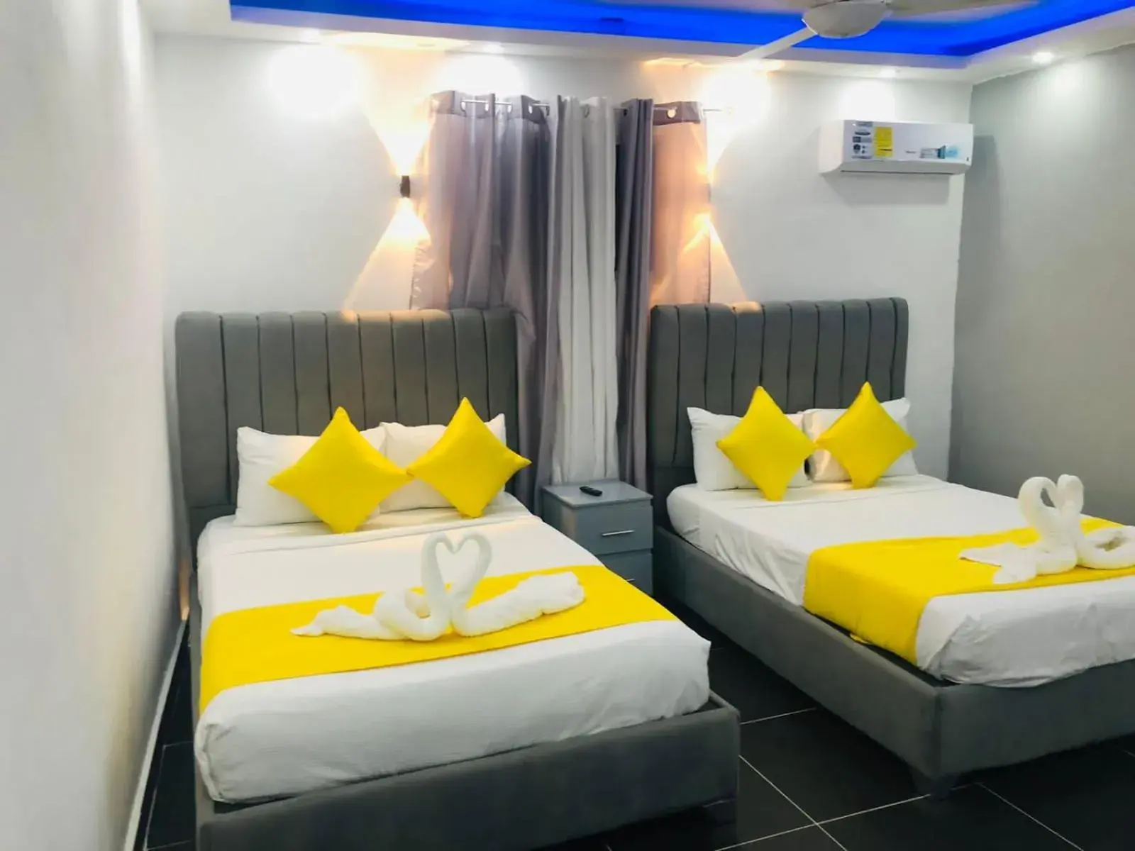 Twin Room in Hotel Reloj Twin Room in Hotel Reloj