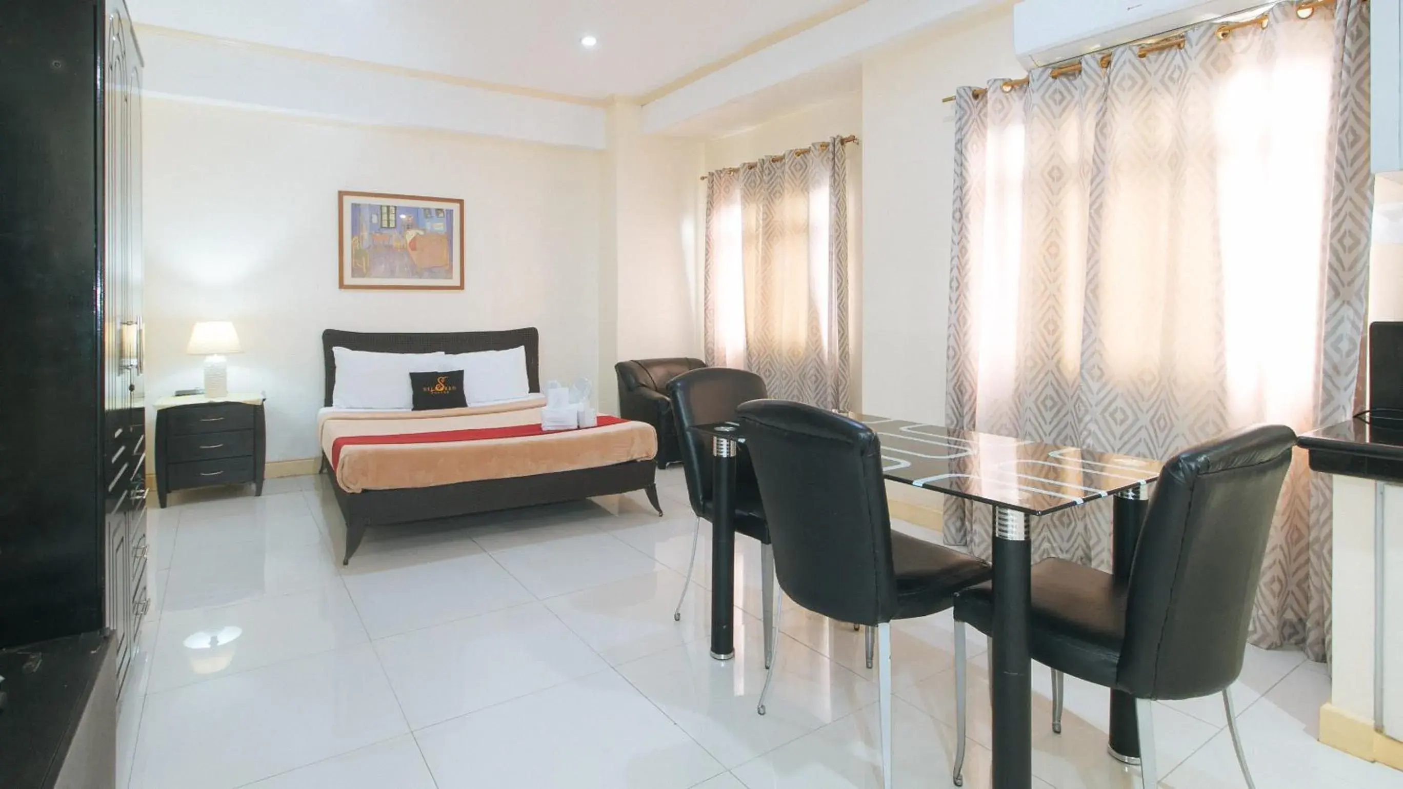 Studio in 153 Silverio Suites Paranaque City Studio in 153 Silverio Suites Paranaque City