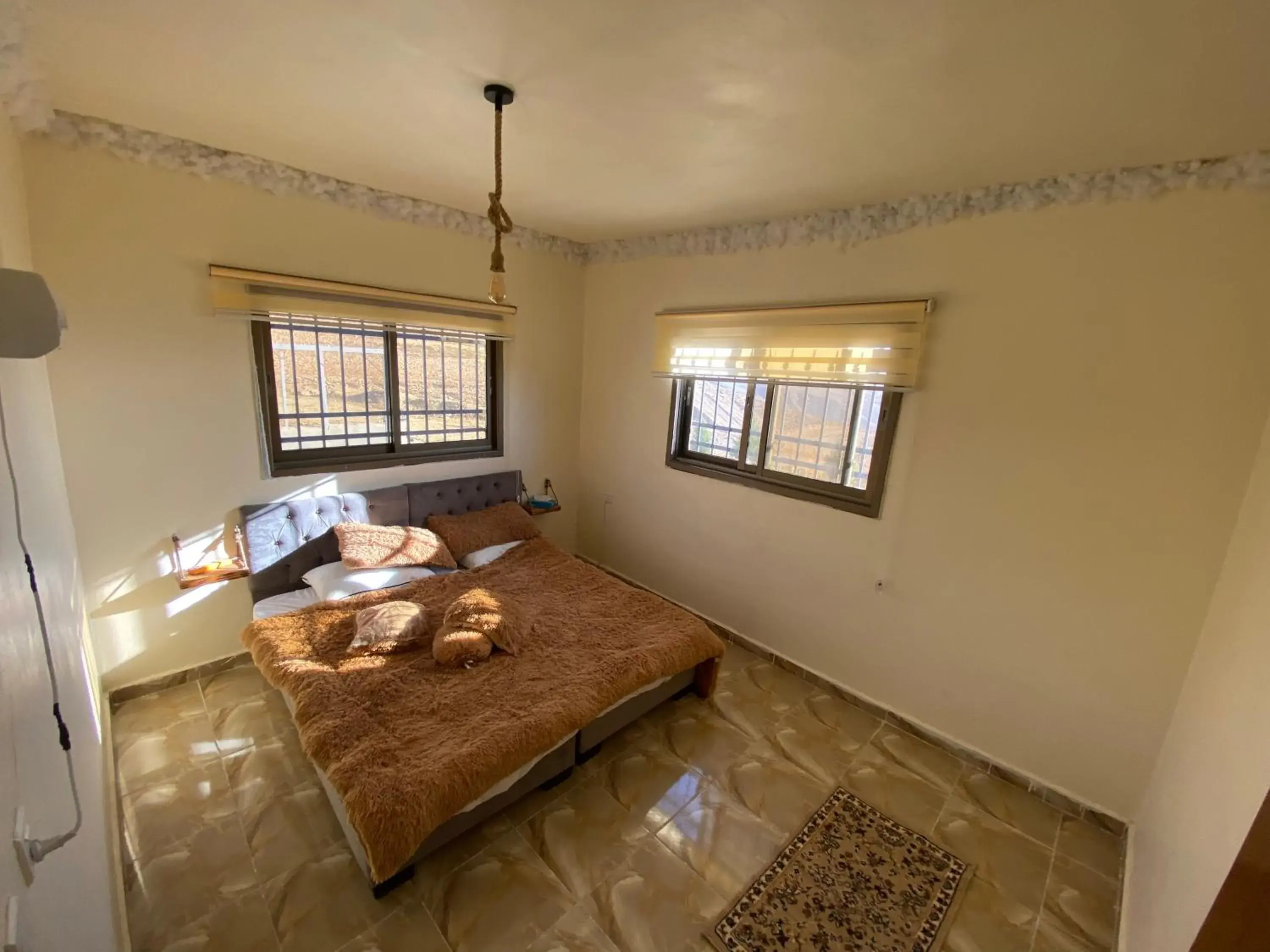 Queen Room with Shared Bathroom - single occupancy in Nabati hostel Queen Room with Shared Bathroom - single occupancy in Nabati hostel