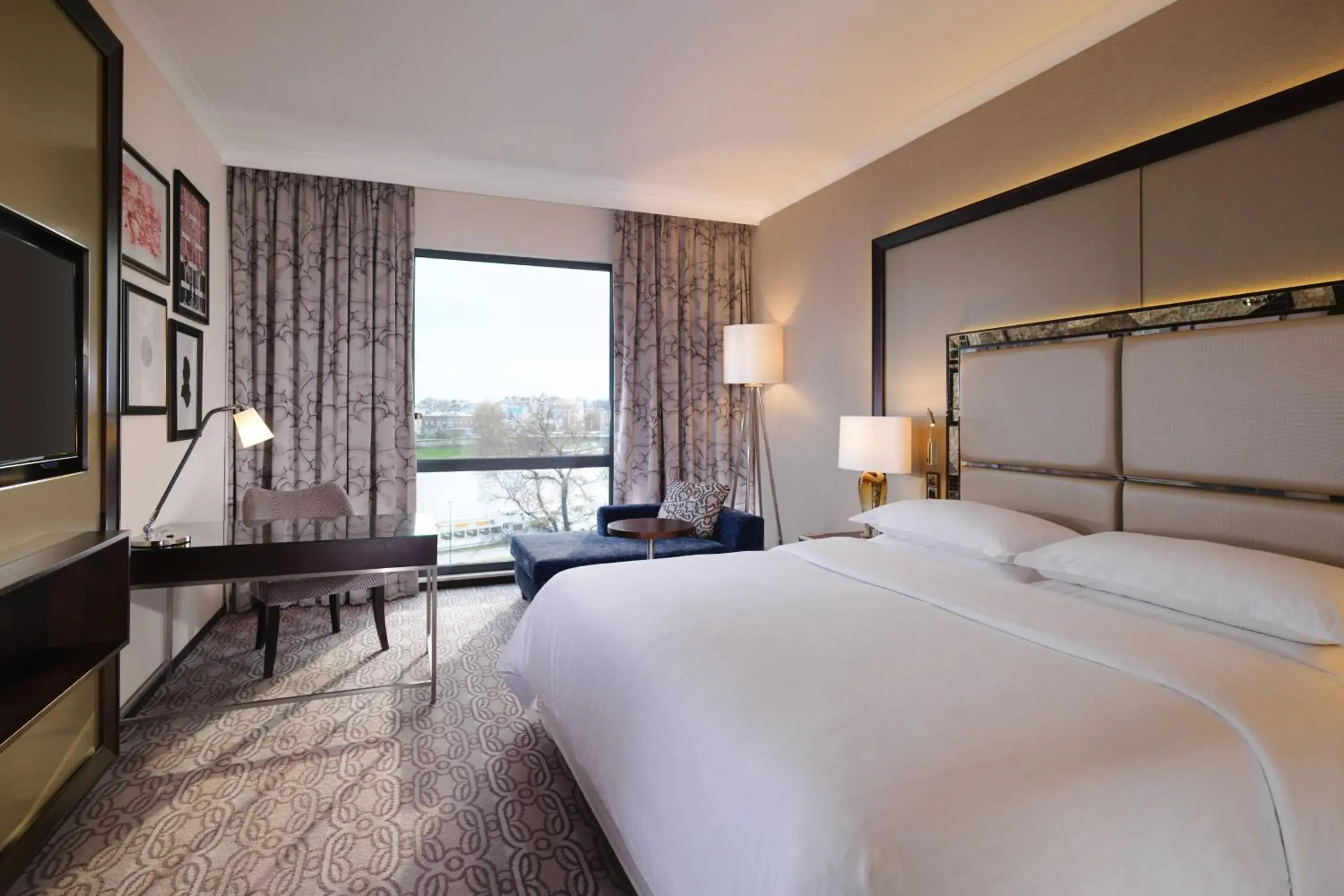 Premium Room, Club lounge access, Guest room, 1 King in Sheraton Grand Krakow Premium Room, Club lounge access, Guest room, 1 King in Sheraton Grand Krakow