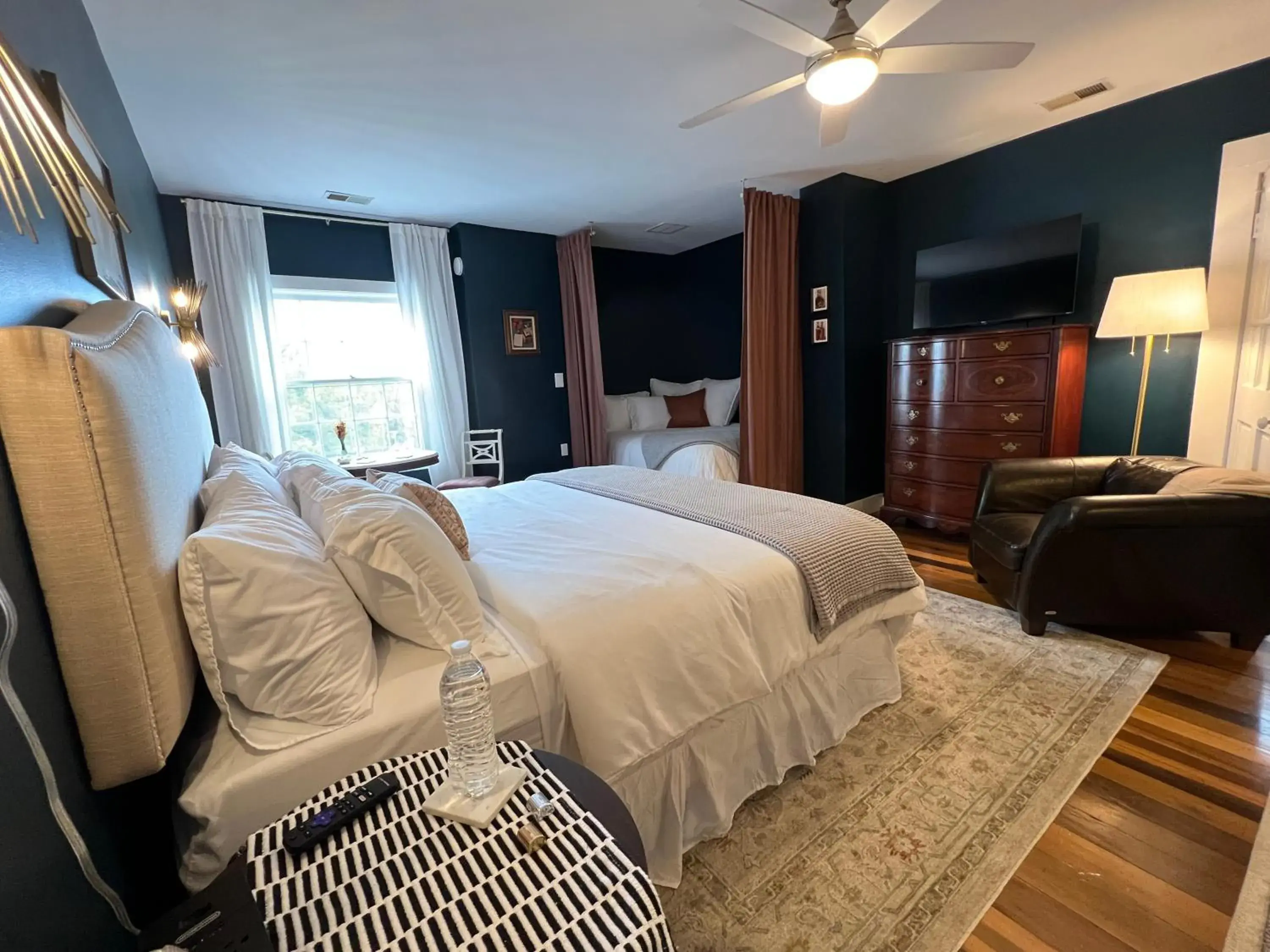 Deluxe Suite in Rose Hill Inn Deluxe Suite in Rose Hill Inn