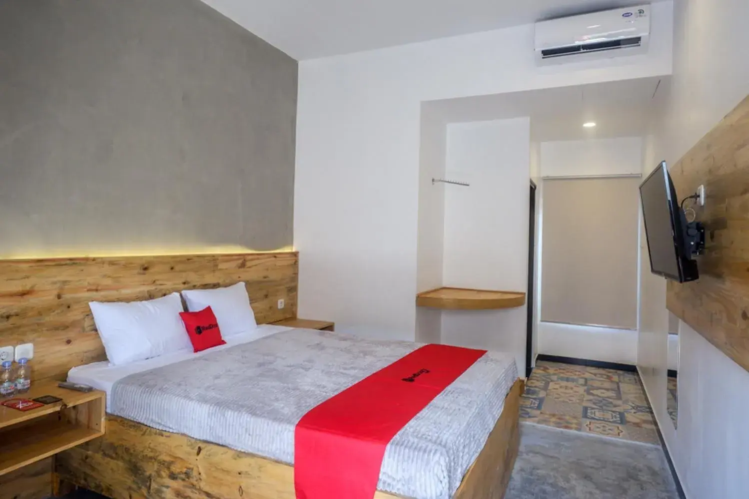 Standard Double Room in RedDoorz @ Klaten City Standard Double Room in RedDoorz @ Klaten City