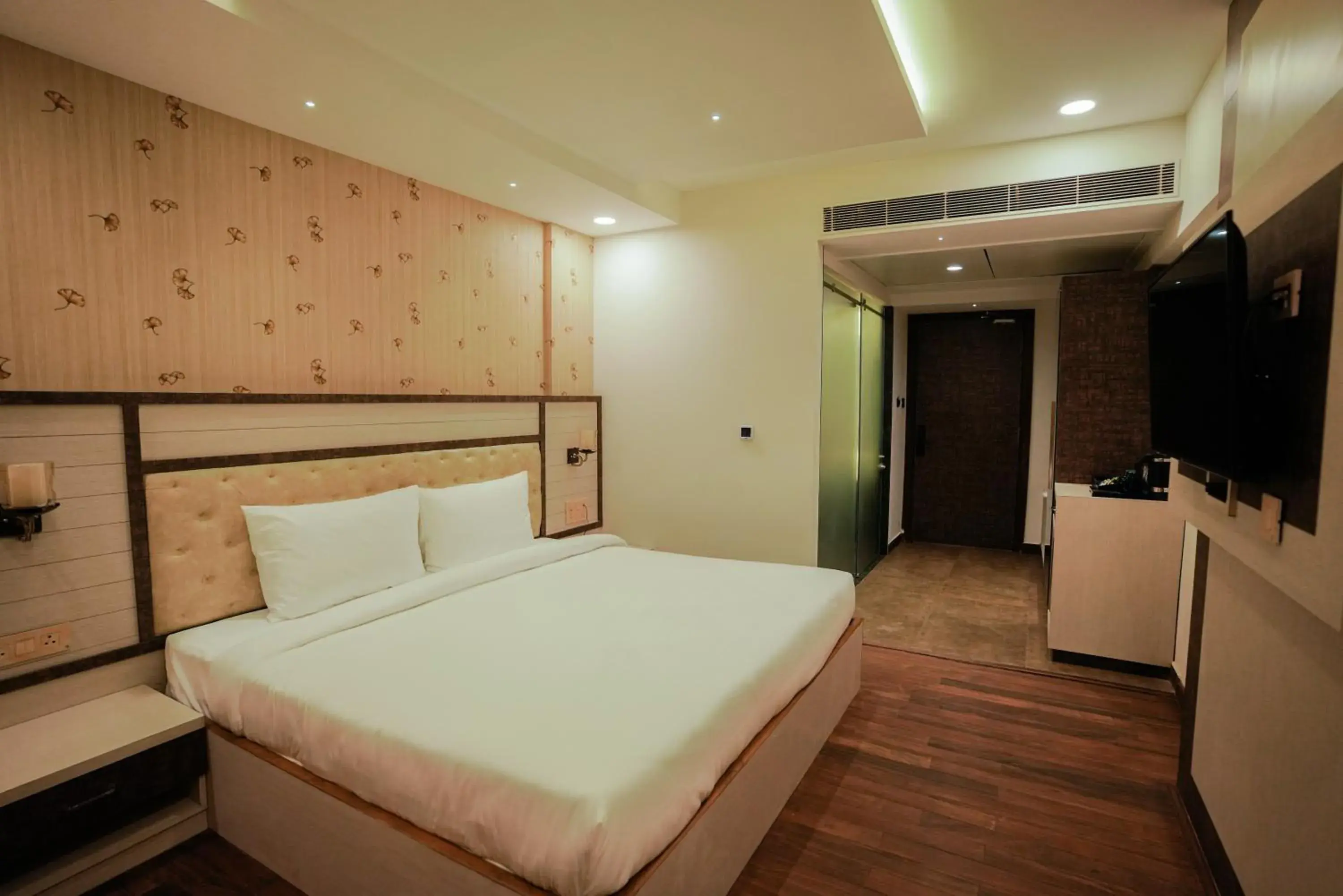 Superior King Room - single occupancy in Royal Ritz Superior King Room - single occupancy in Royal Ritz