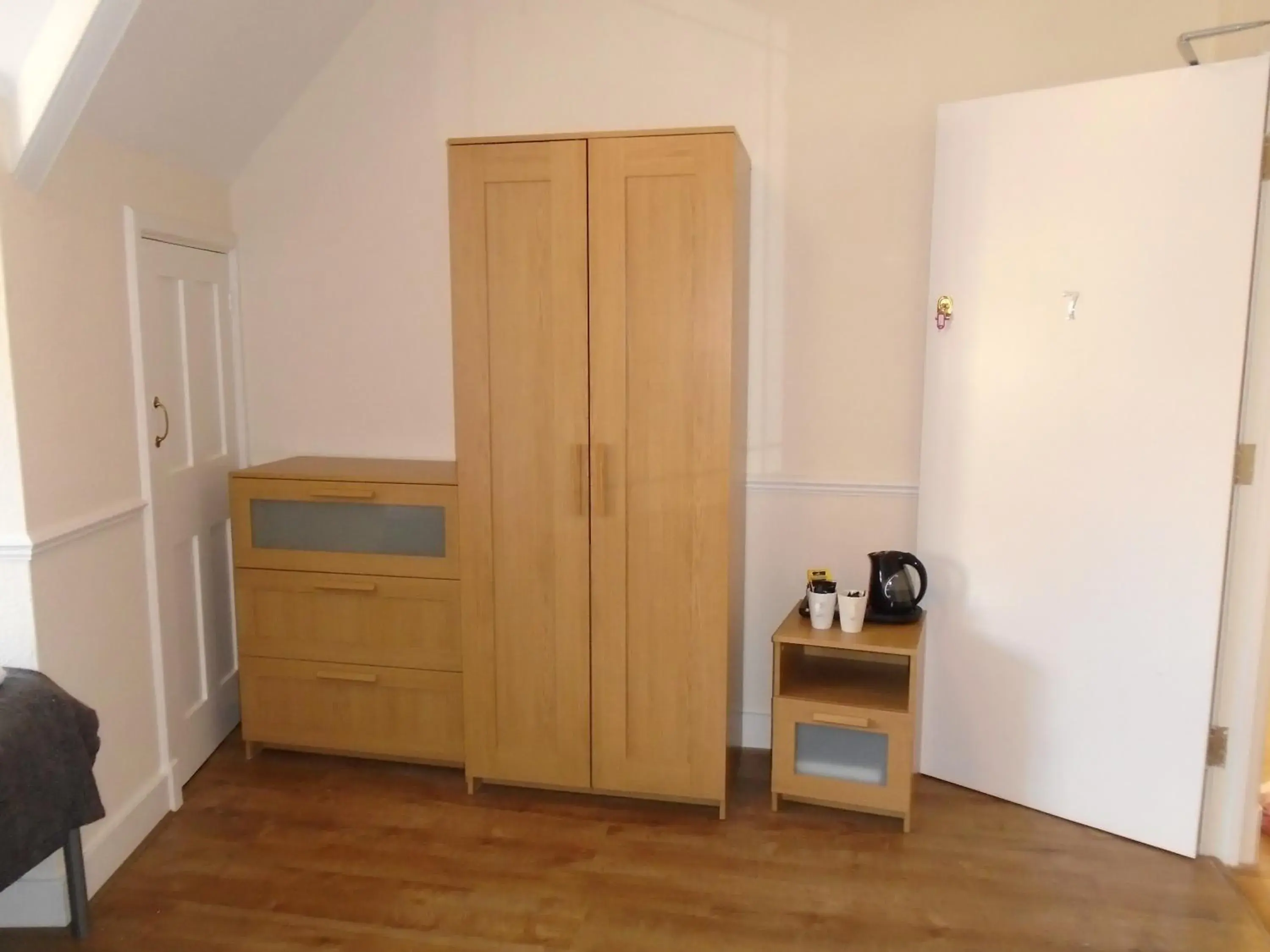 Standard Twin Room with Shared Bathroom in The Swan Inn Pub Standard Twin Room with Shared Bathroom in The Swan Inn Pub